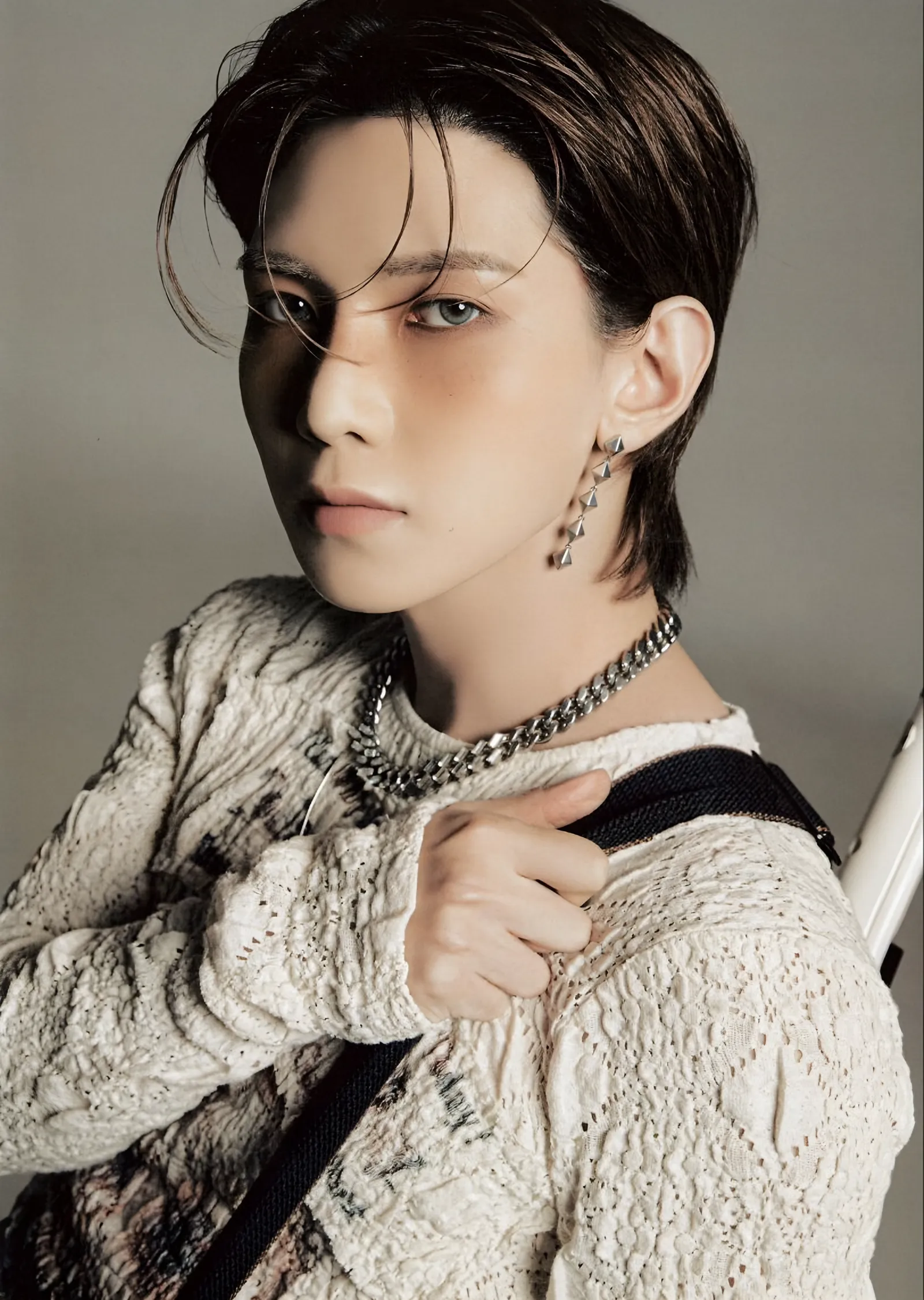 ATEEZ: Krem Örgü Yan Profil metal tablo