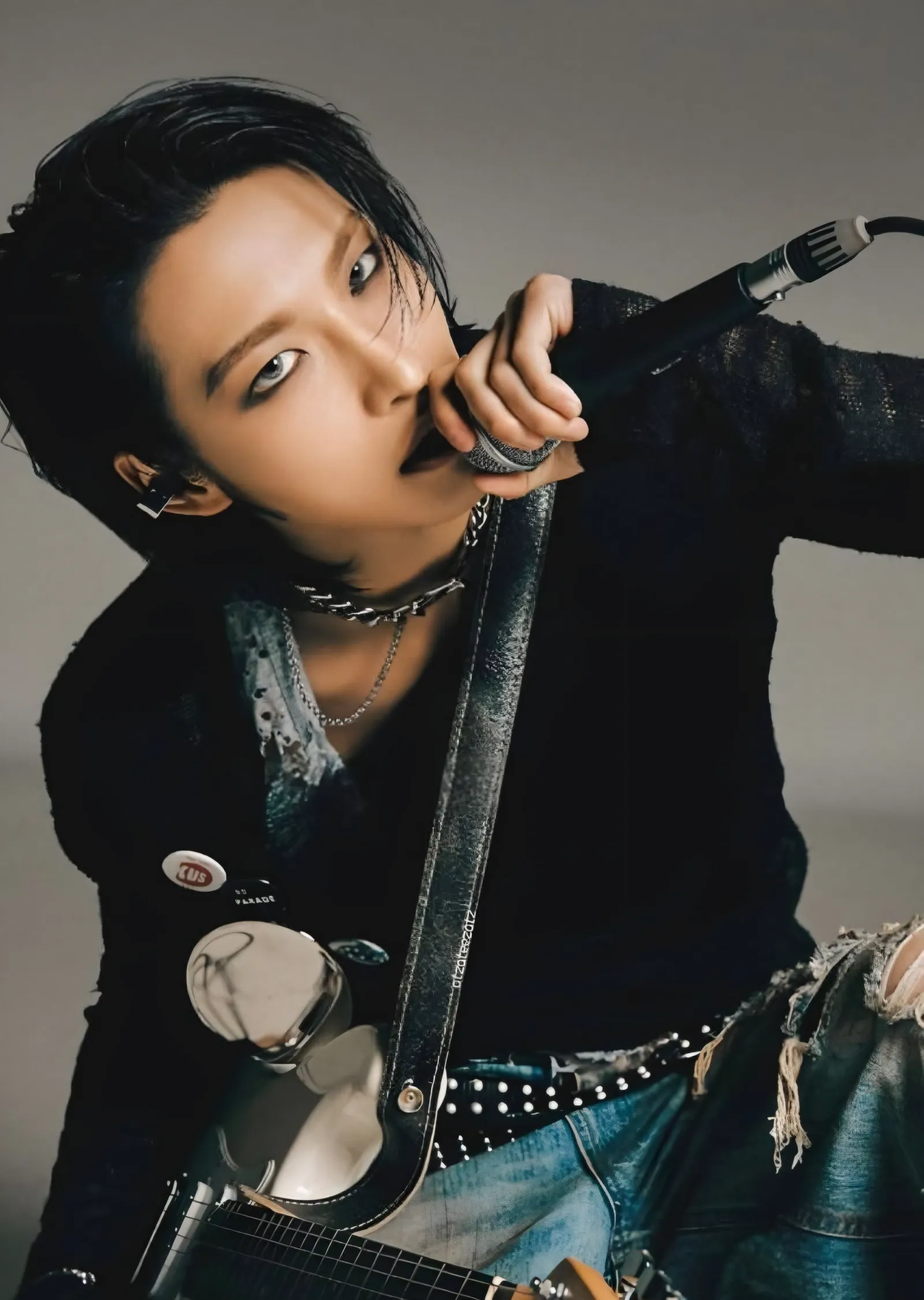 ATEEZ: Mikrofona Uzanan Gitarist metal tablo