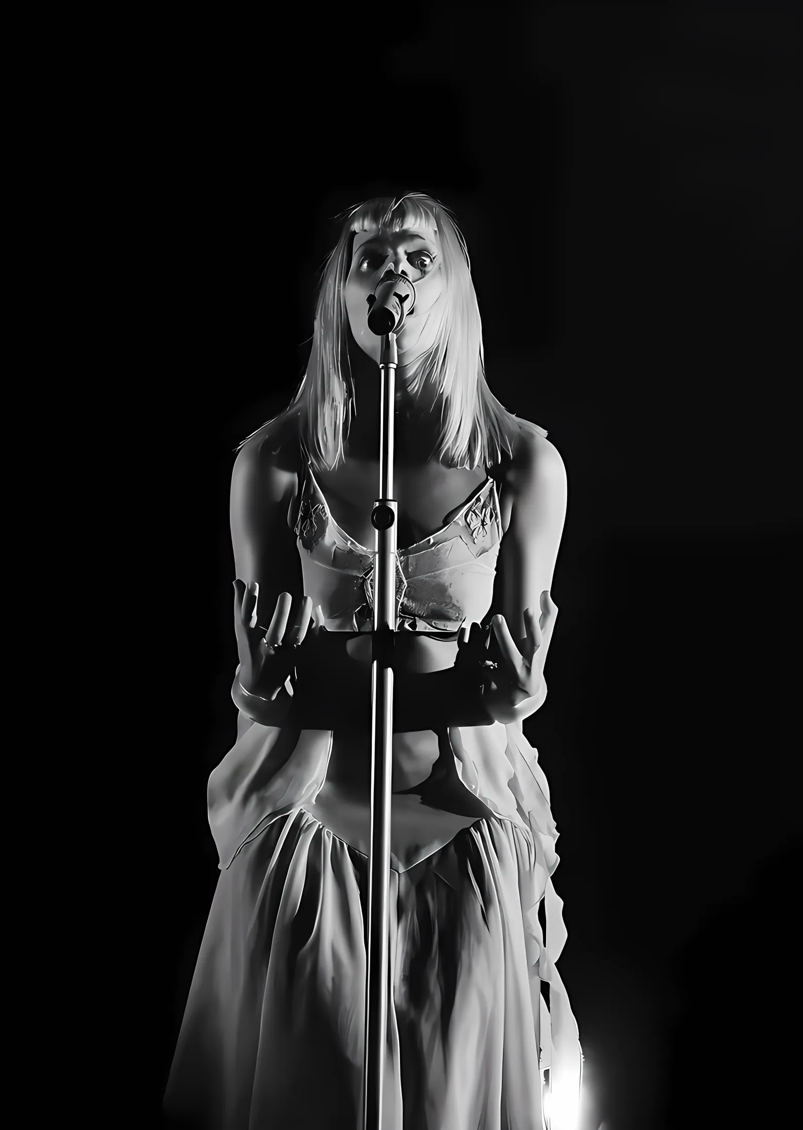 AURORA: Karanlıkta Mikrofon metal tablo