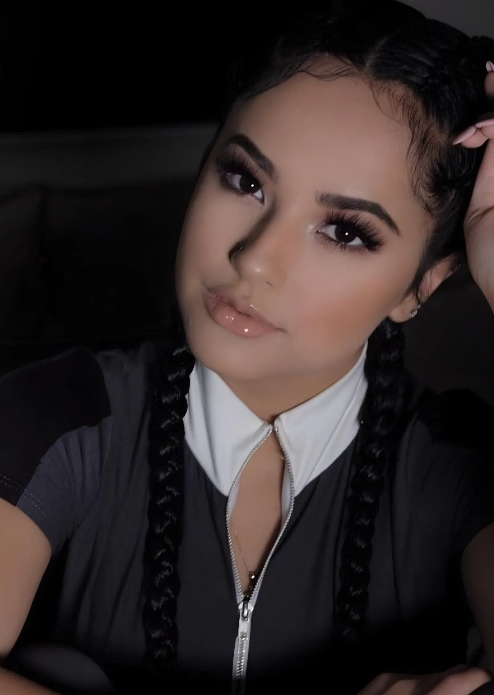 Becky G - Örgülü Saç metal tablo