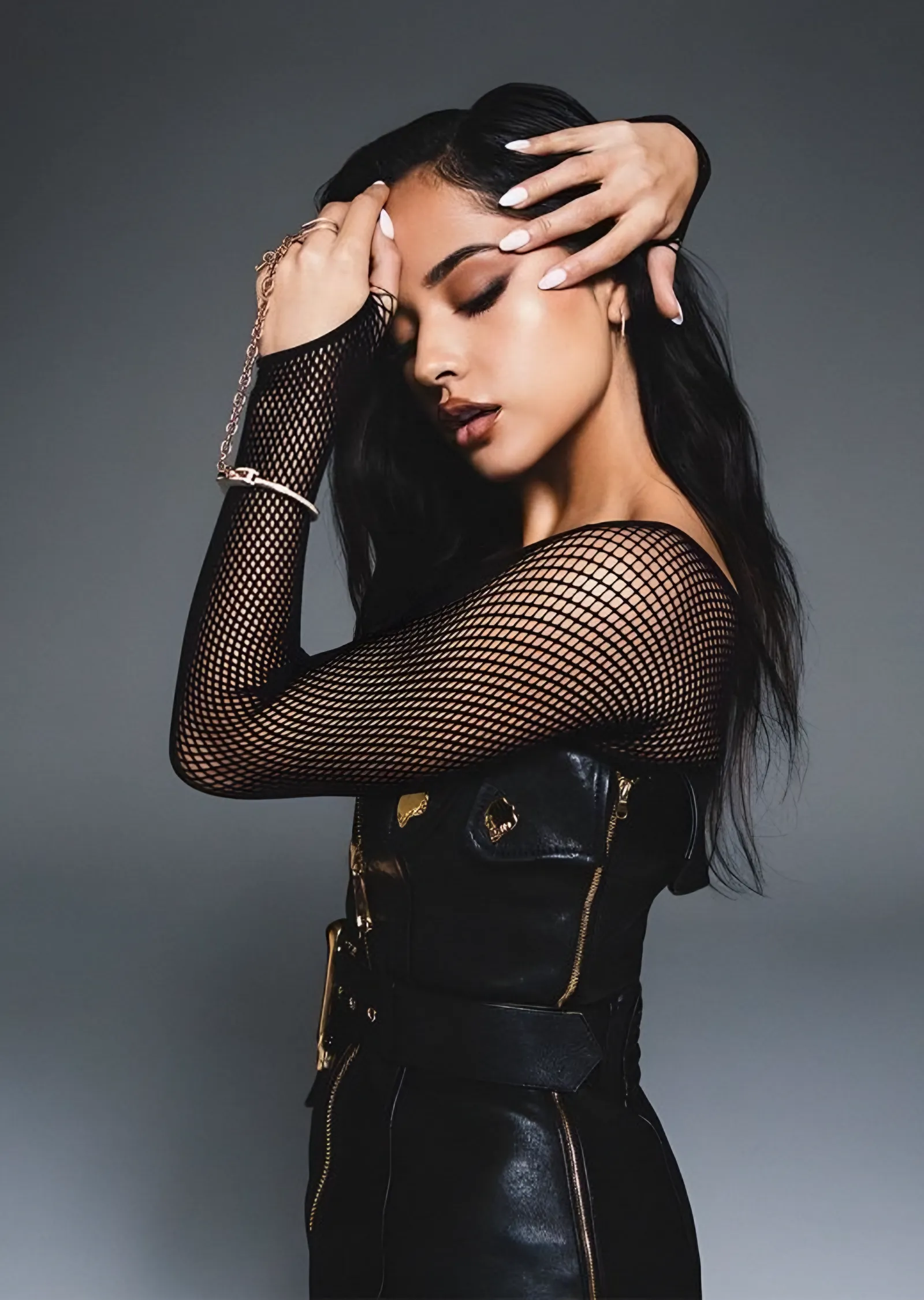 Becky G - Siyah File Elbise metal tablo