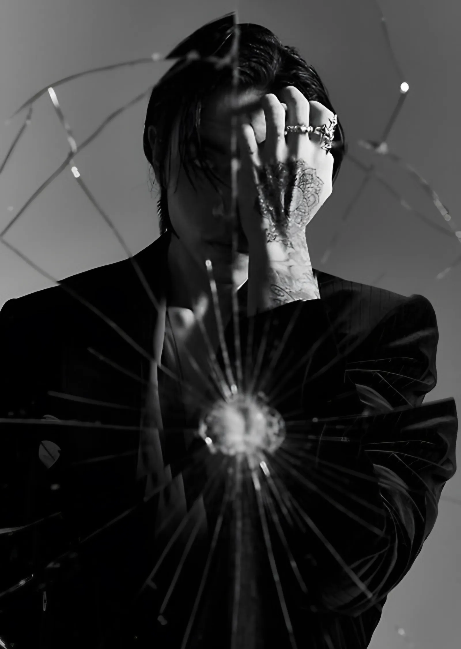 DPR IAN - Kırık Cam metal tablo