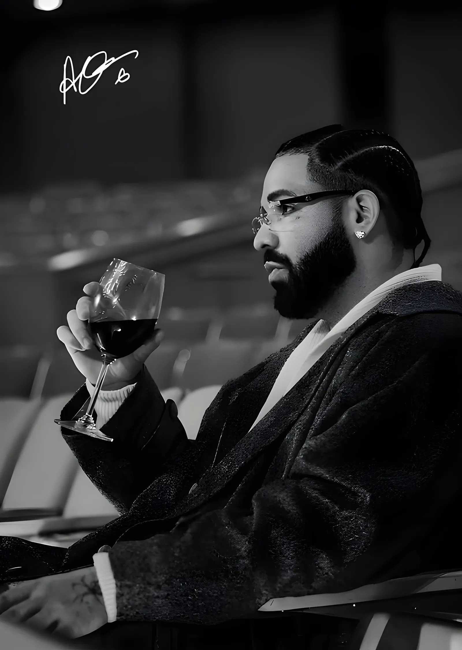 Drake: Şarap Kadehiyle Portre metal tablo