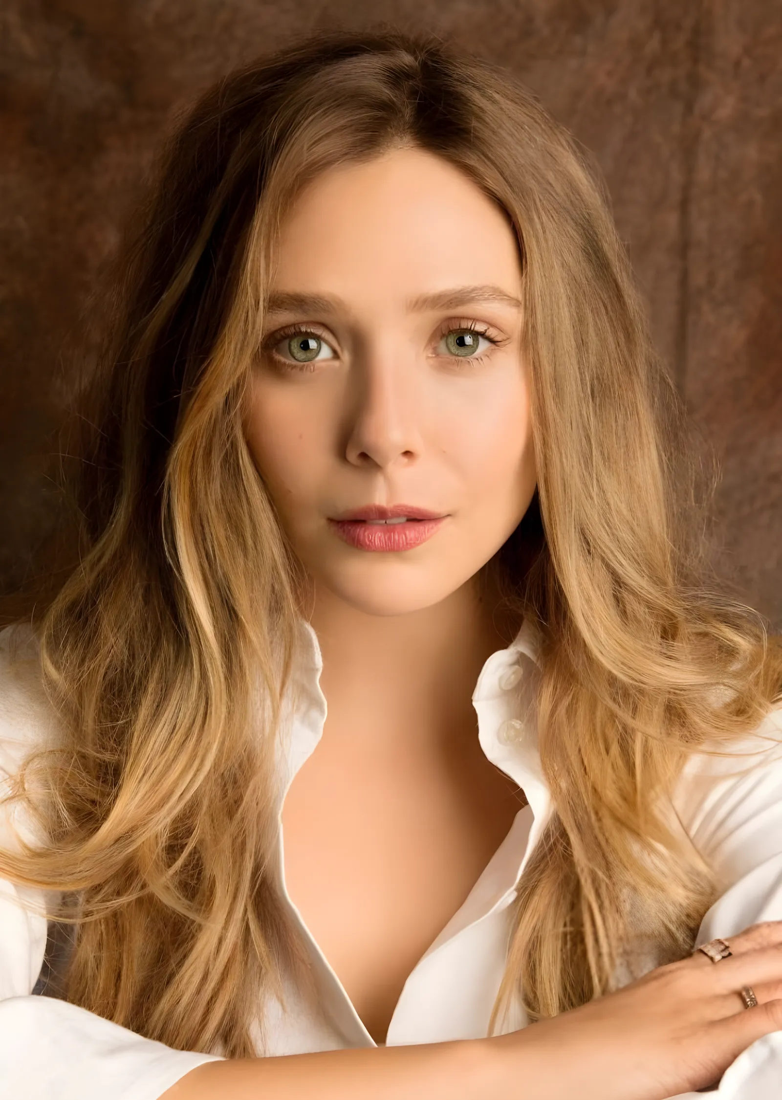 Elizabeth Olsen - Beyaz Gömlek metal tablo