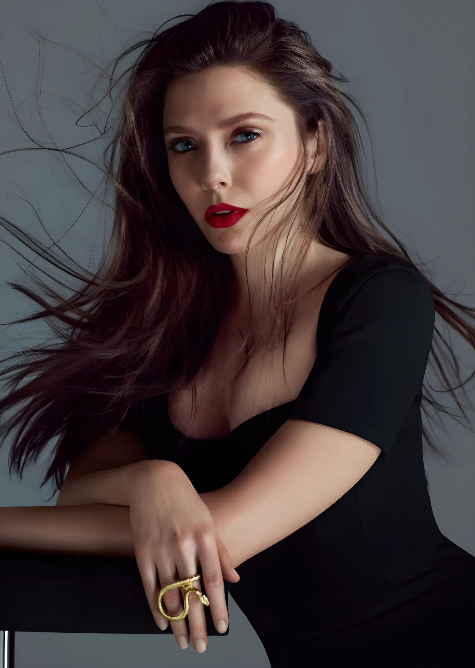 Elizabeth Olsen - Kırmızı Ruj metal tablo
