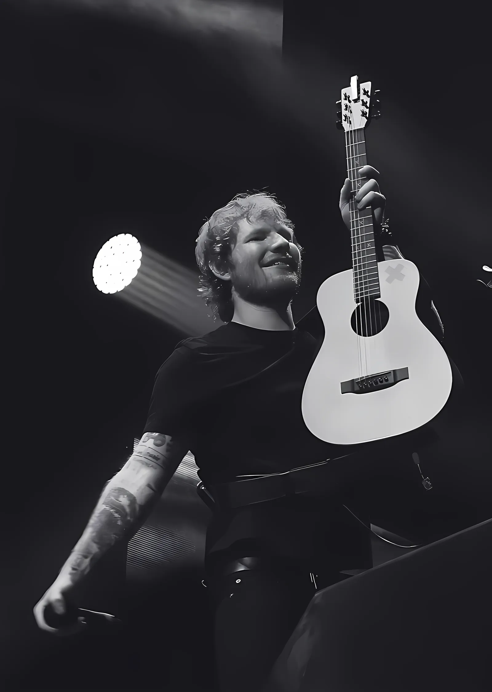 Ed Sheeran - Sahnede Siyah Beyaz Kare metal tablo