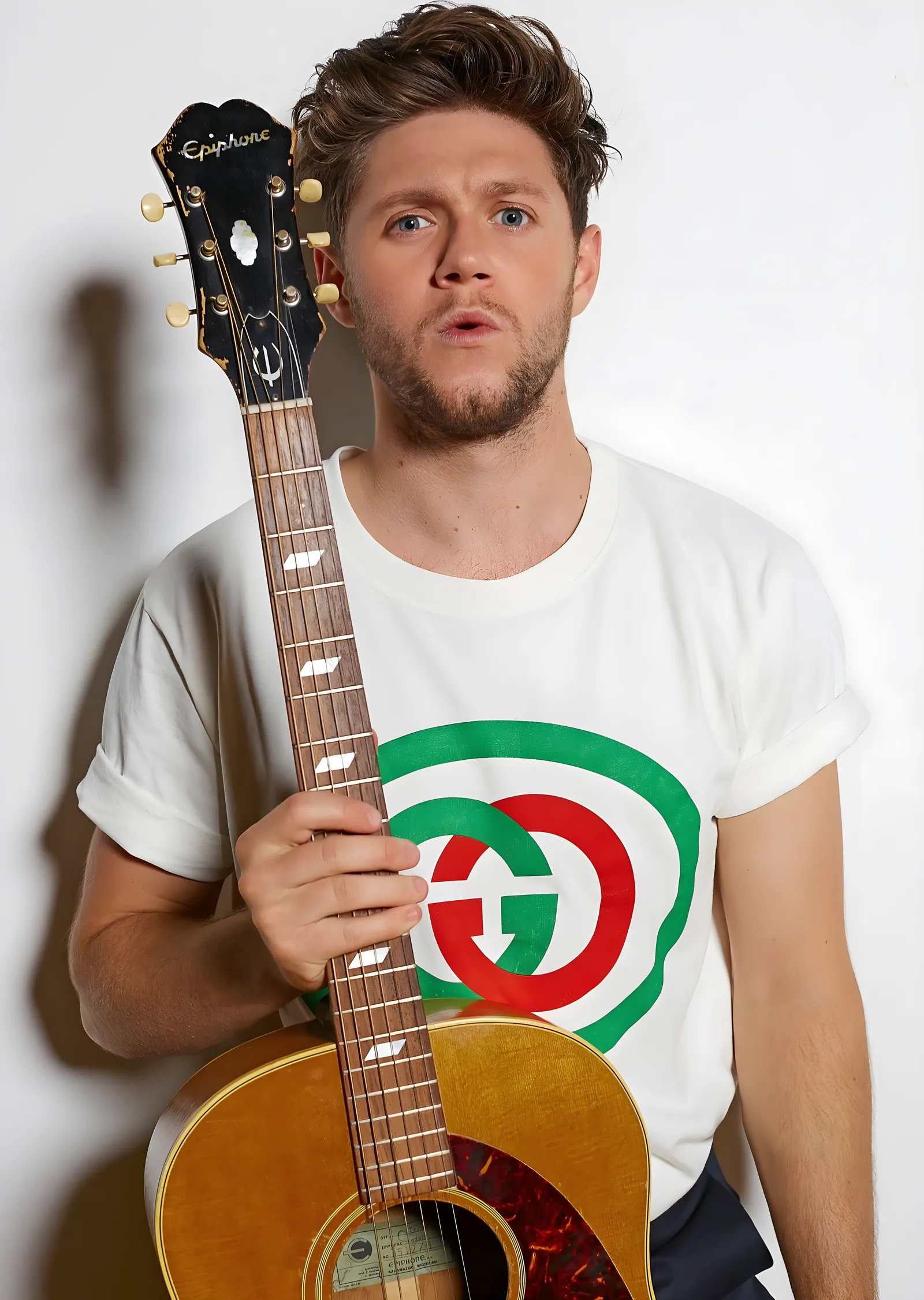 Niall Horan: Beyaz Zeminde Gitar metal tablo