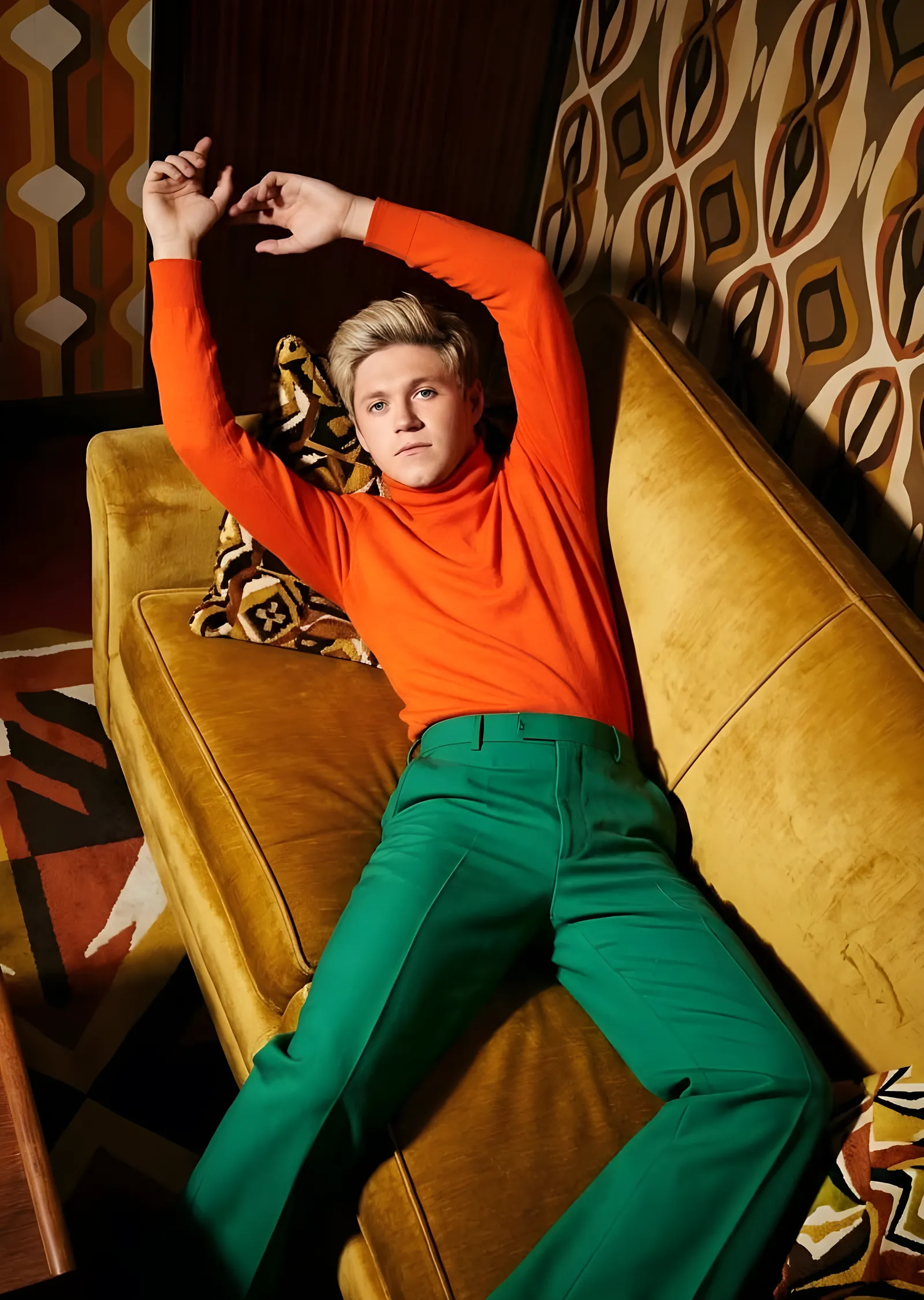 Niall Horan: Hardal Sarısı Kanepe metal tablo