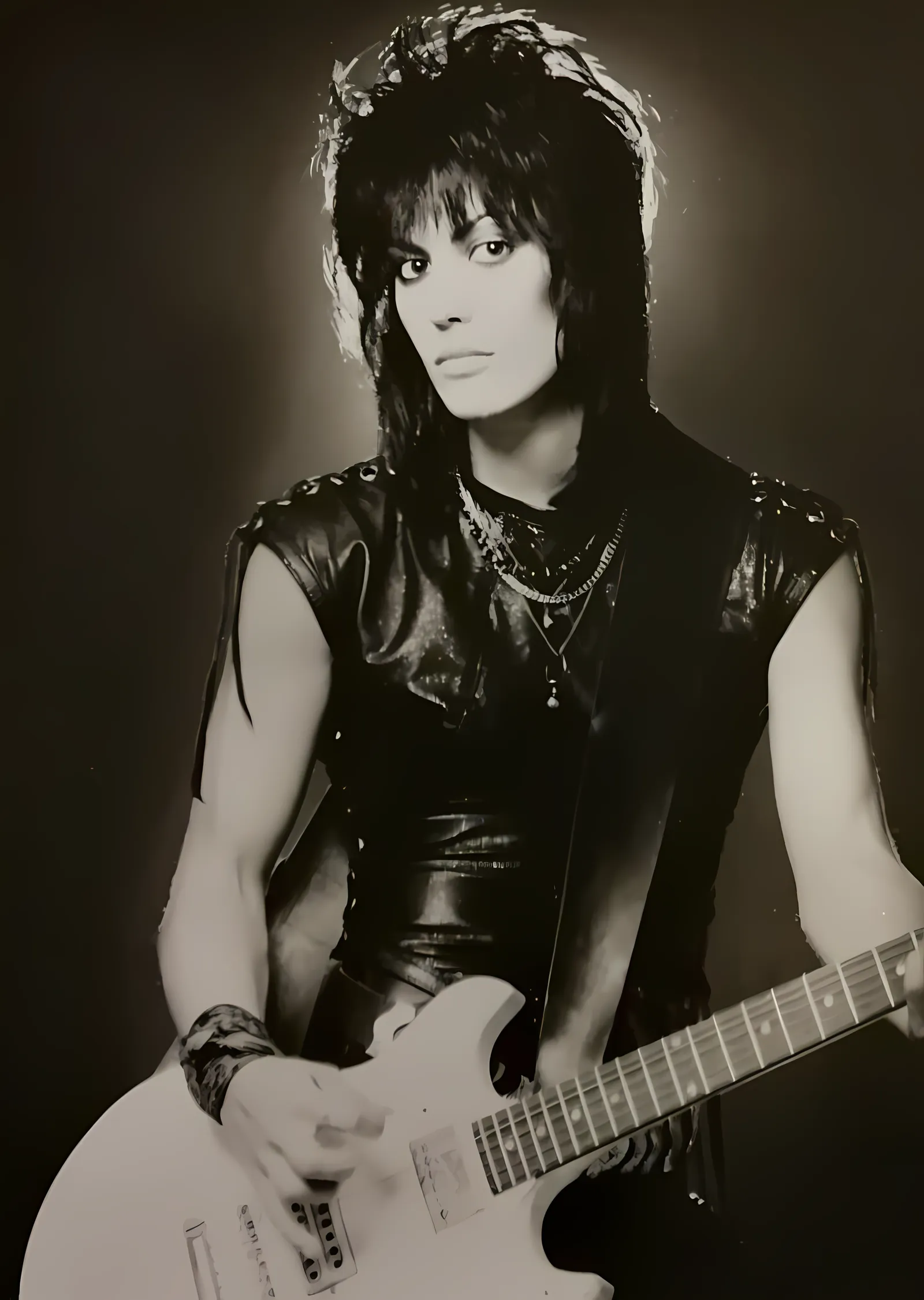 Joan Jett - Deri Yelekli Gitar Portresi metal tablo