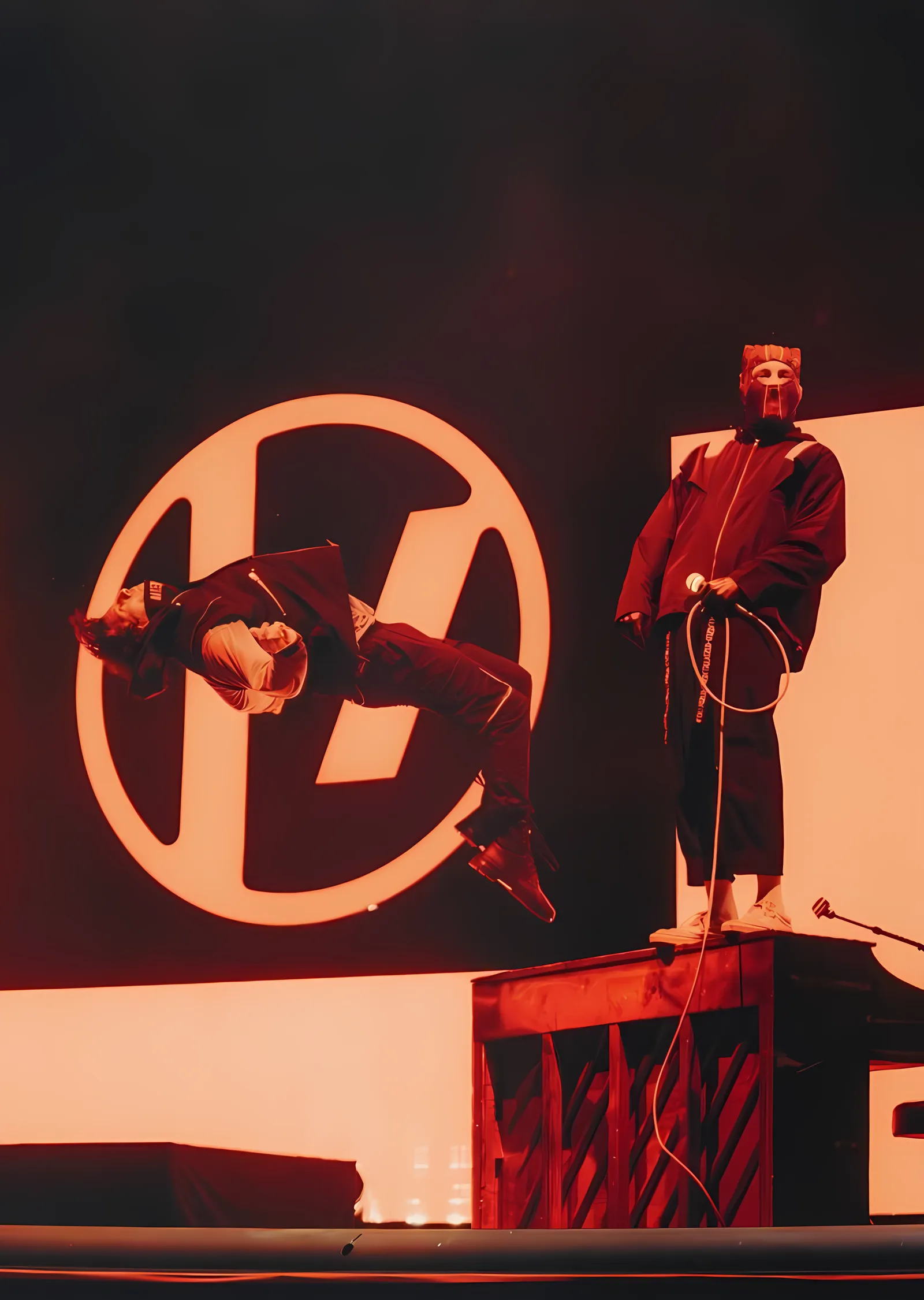 Twenty One Pilots: Sahne Amblemi metal tablo