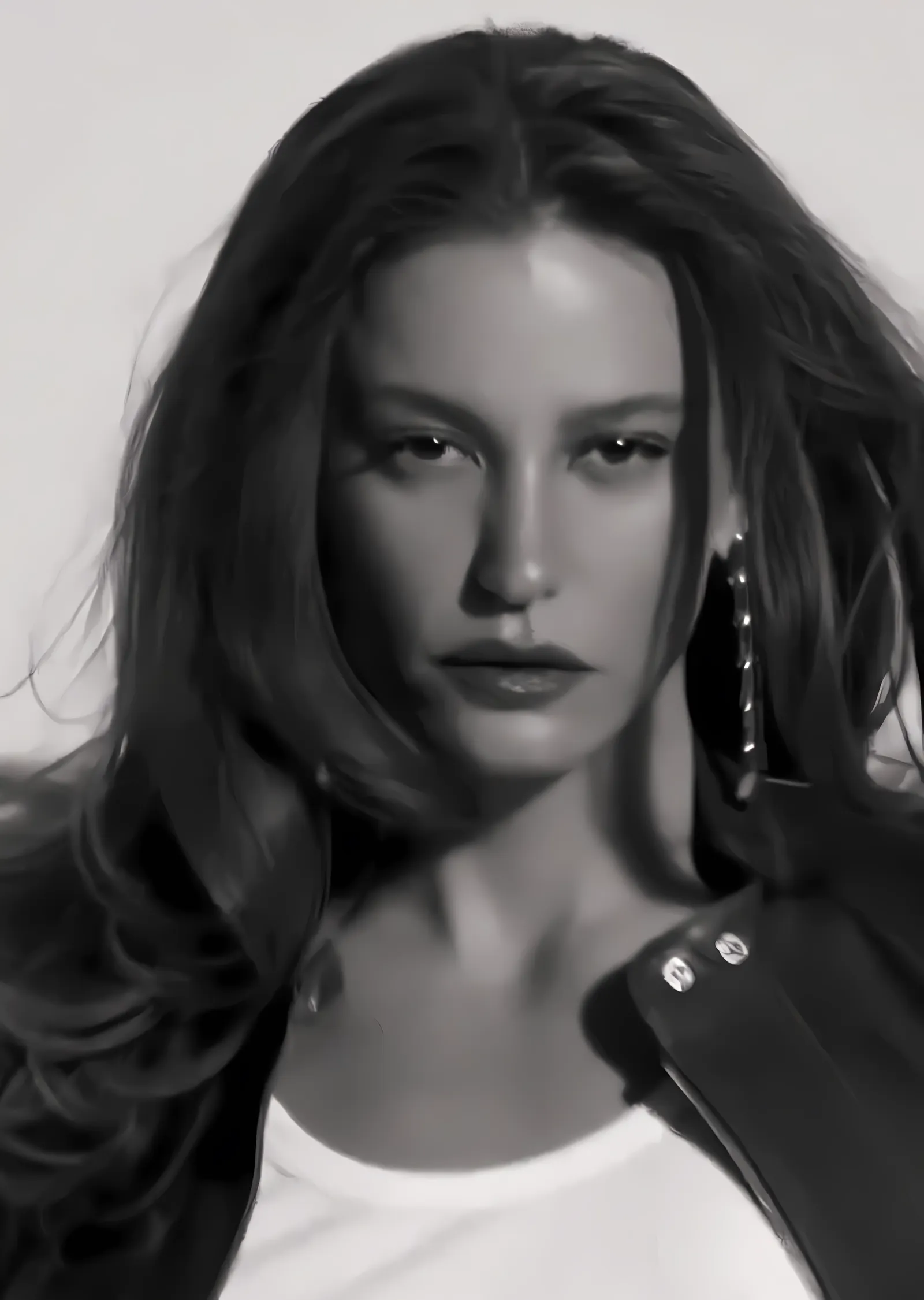 Serenay Sarıkaya Deri Ceket metal tablo