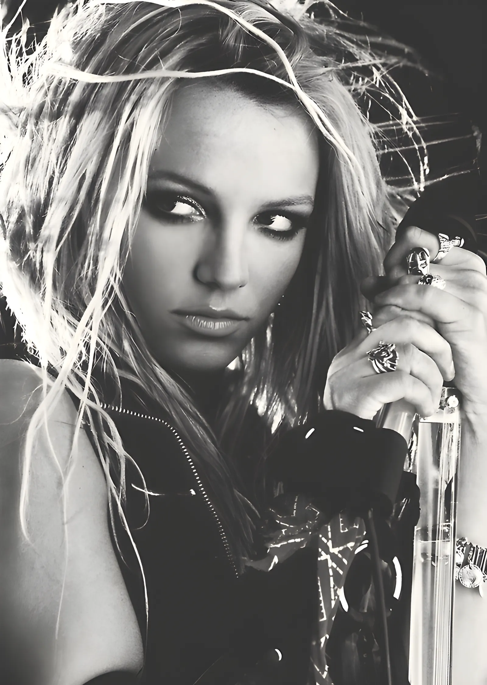 Britney Spears - Siyah Beyaz Sahne Karesi metal tablo