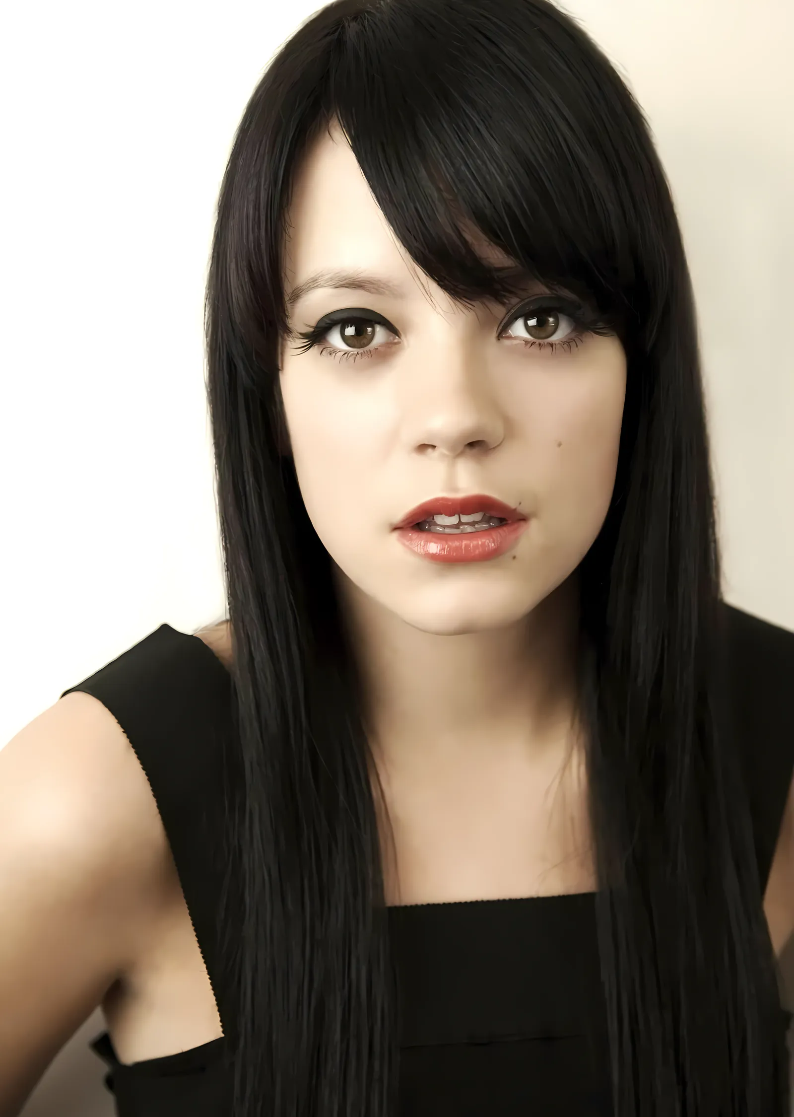 Lily Allen: Siyah Elbise metal tablo