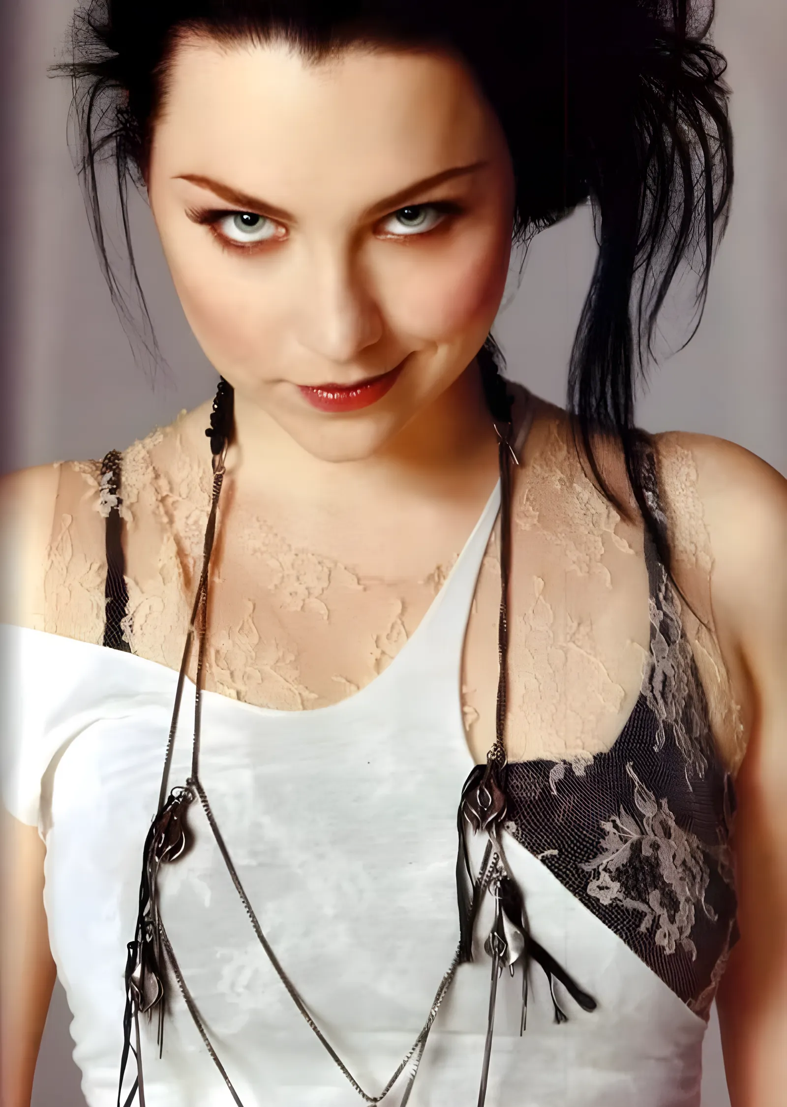 Amy Lee: Beyaz Atlet metal tablo