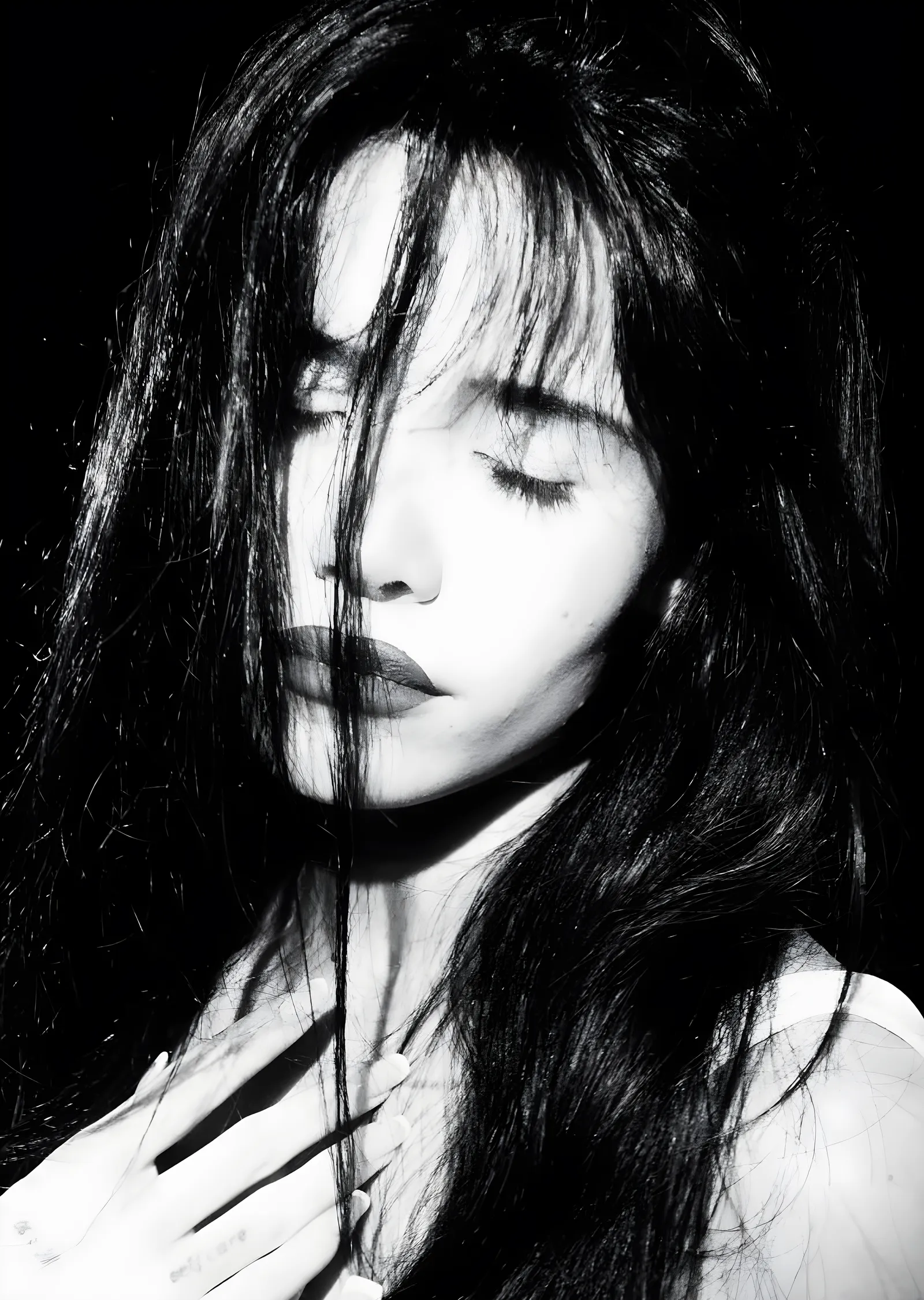 Nessa Barrett: Siyah Beyaz metal tablo