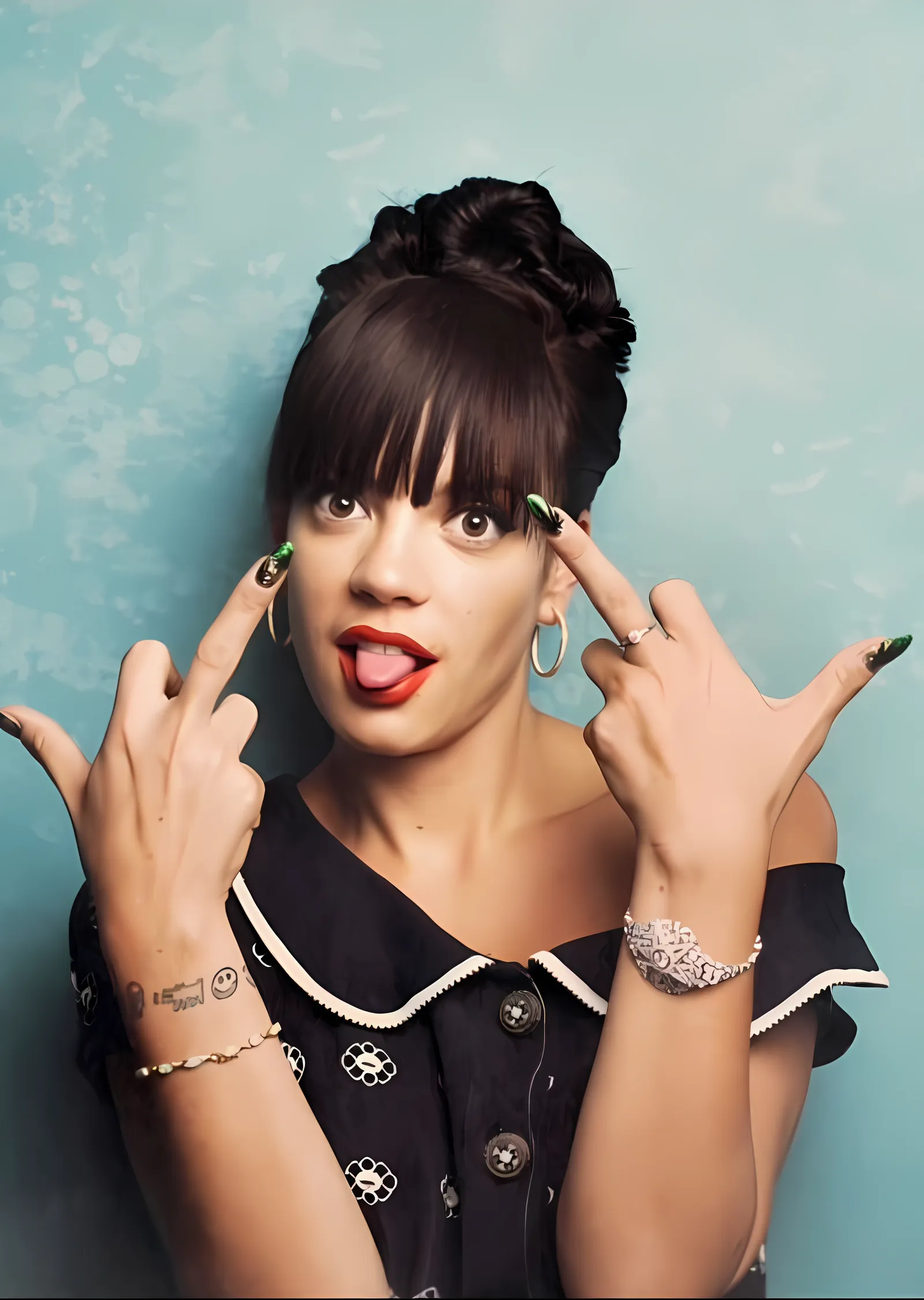 Lily Allen: Turkuaz Zemin metal tablo