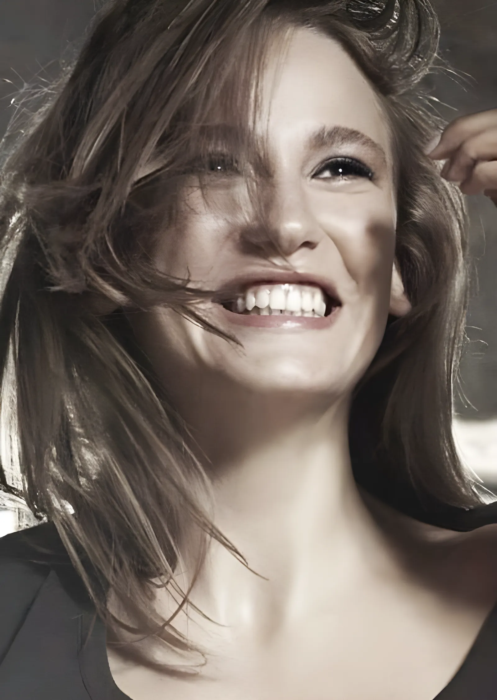 Serenay Sarıkaya - Kahkaha metal tablo