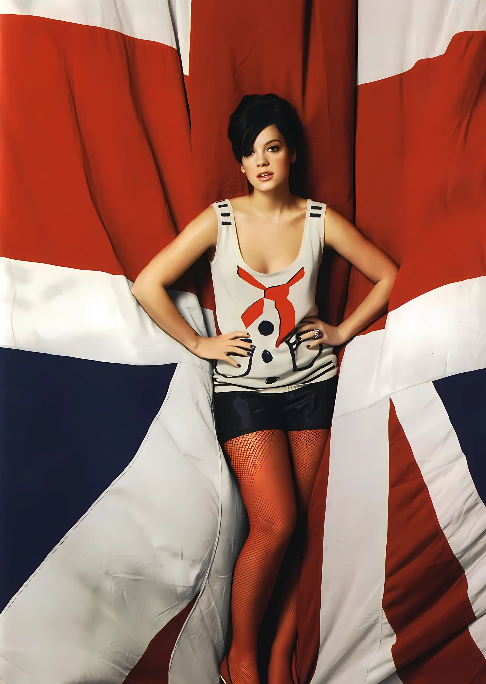 Lily Allen: İngiliz Bayrağı Önünde metal tablo