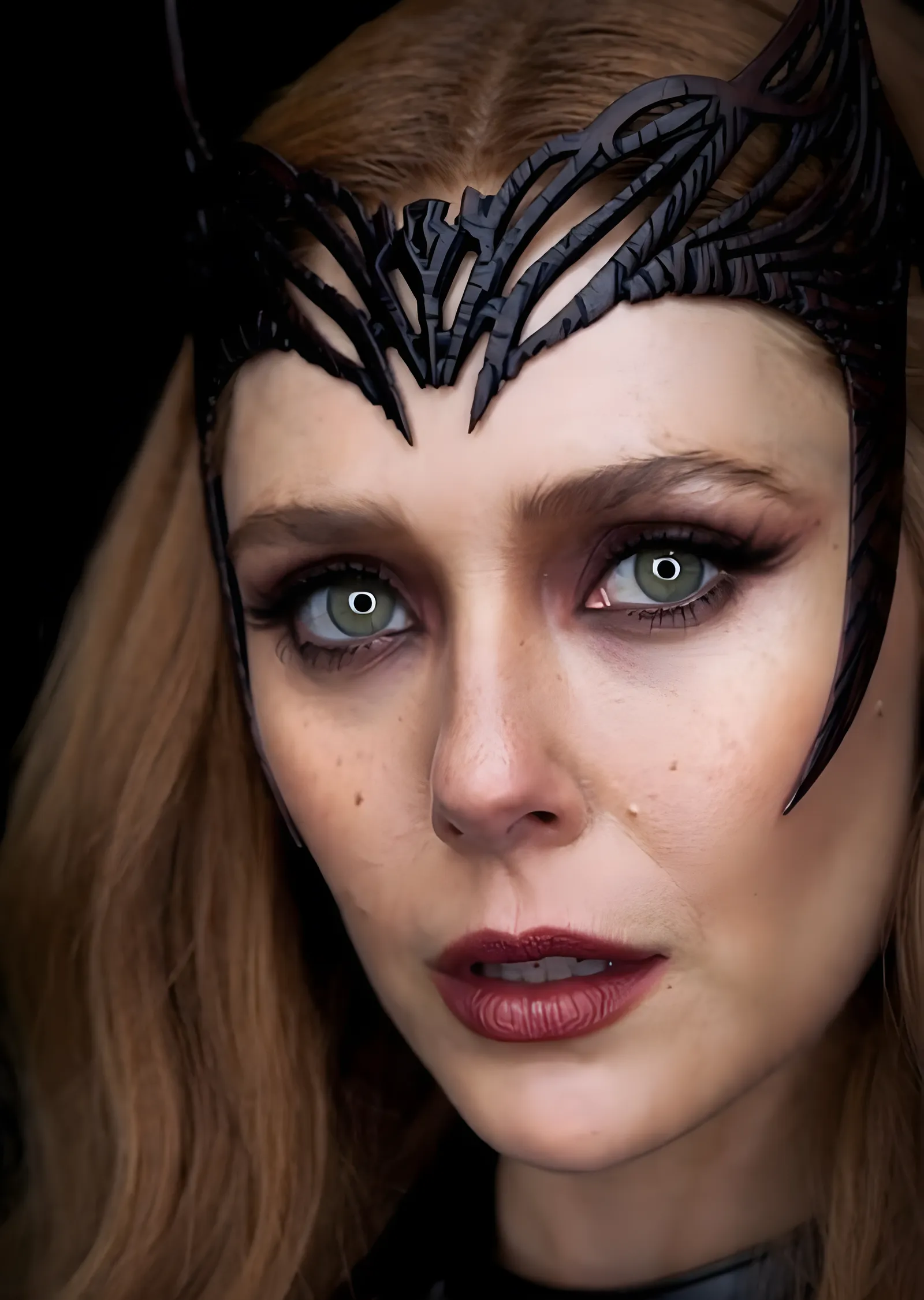 Scarlet Witch - Taç Yakın Plan metal tablo
