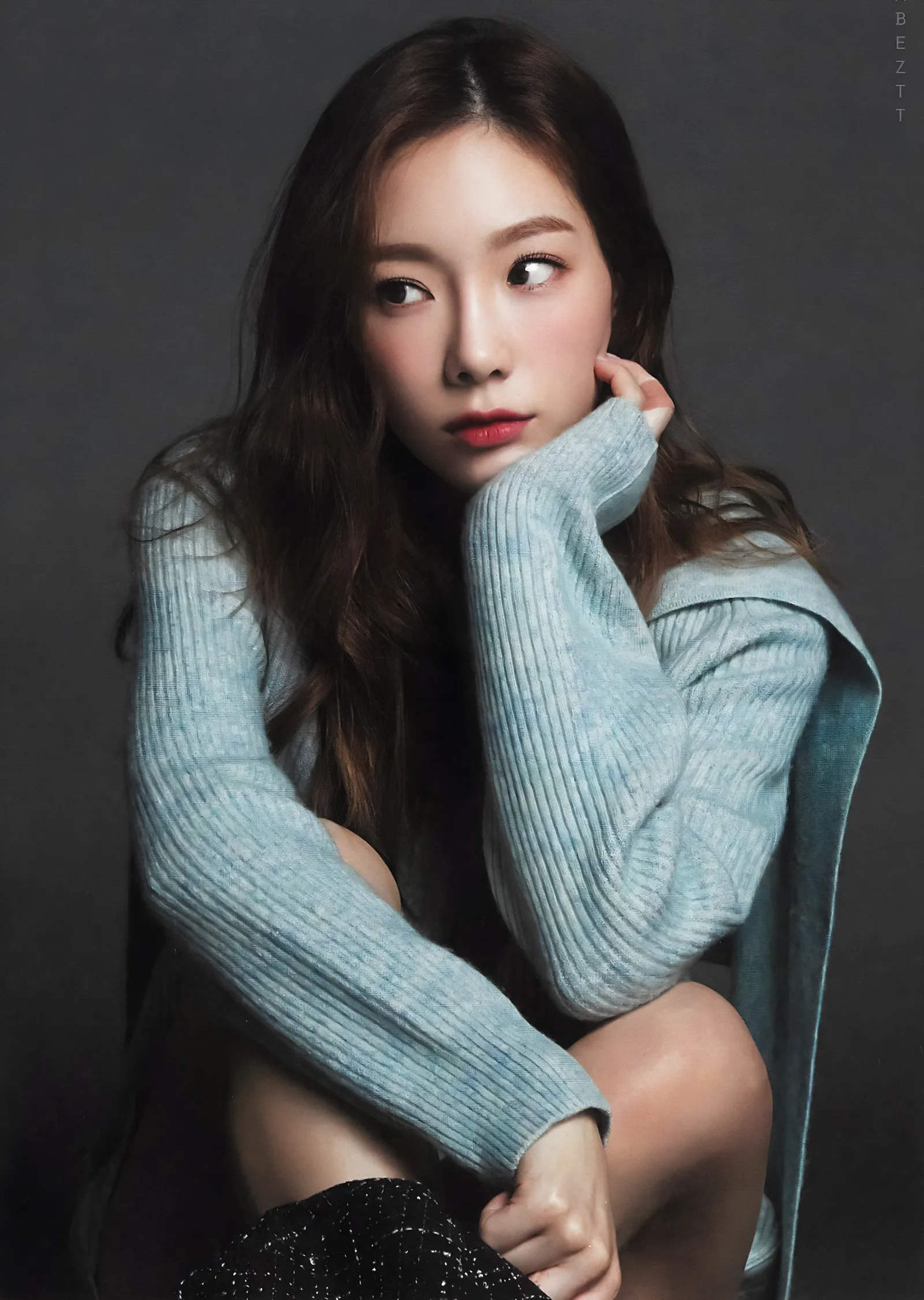 Taeyeon - Pastel Kazaklı Portre metal tablo