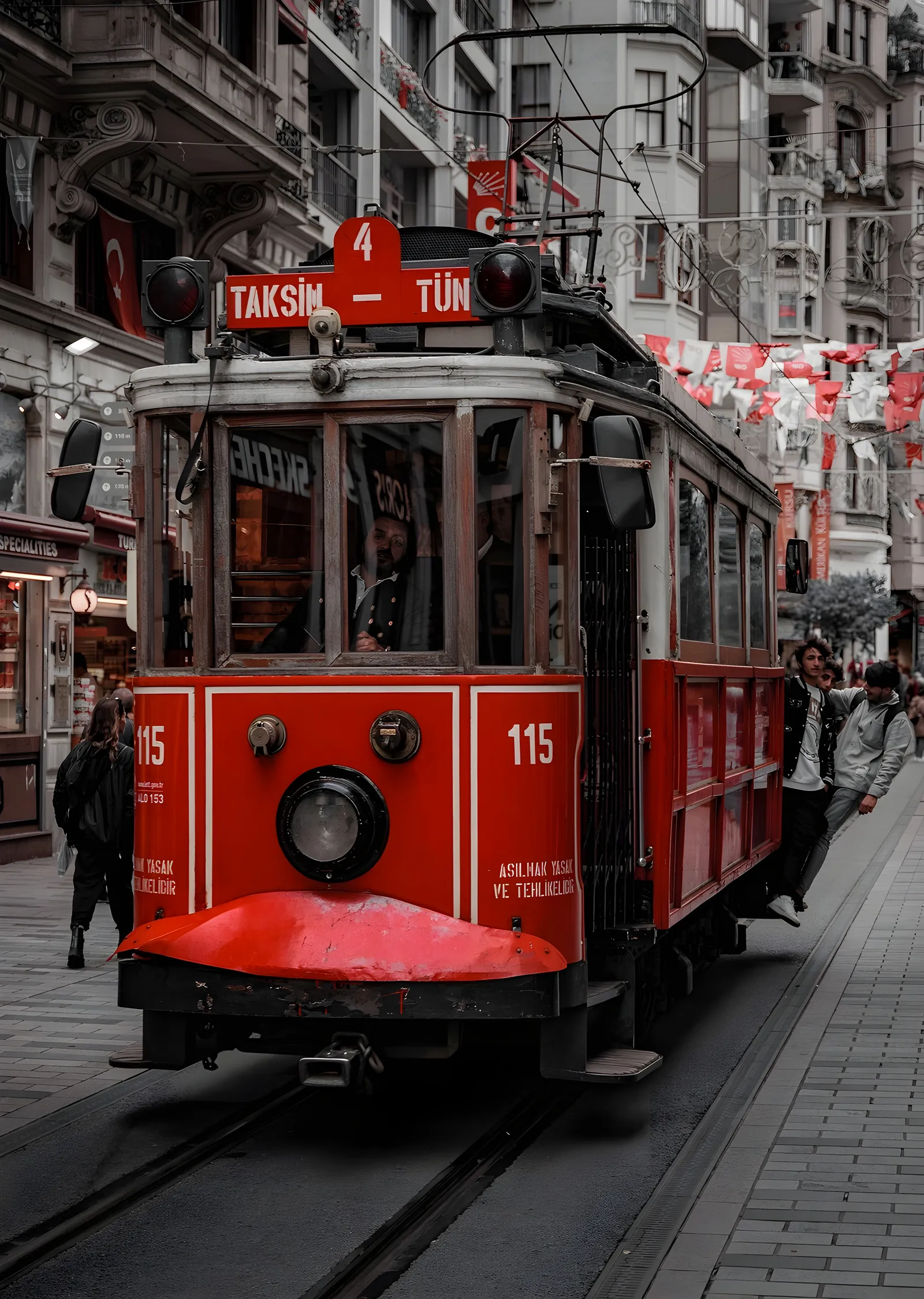 Taksim Tramvayı: İstanbul'un İkonik Simgesi metal tablo