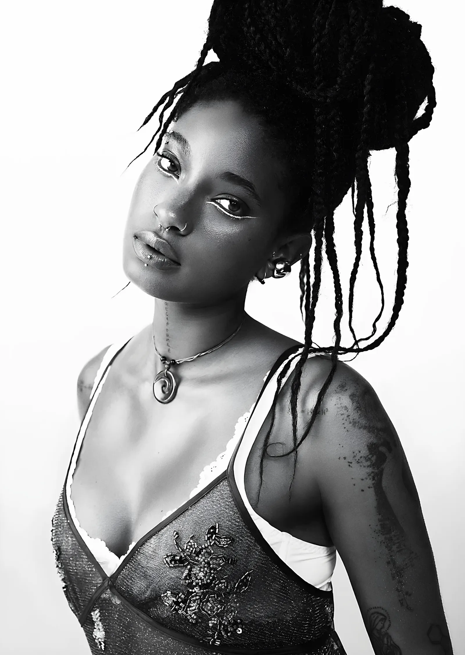 Willow Smith - Örgülü Siyah Beyaz Portre metal tablo