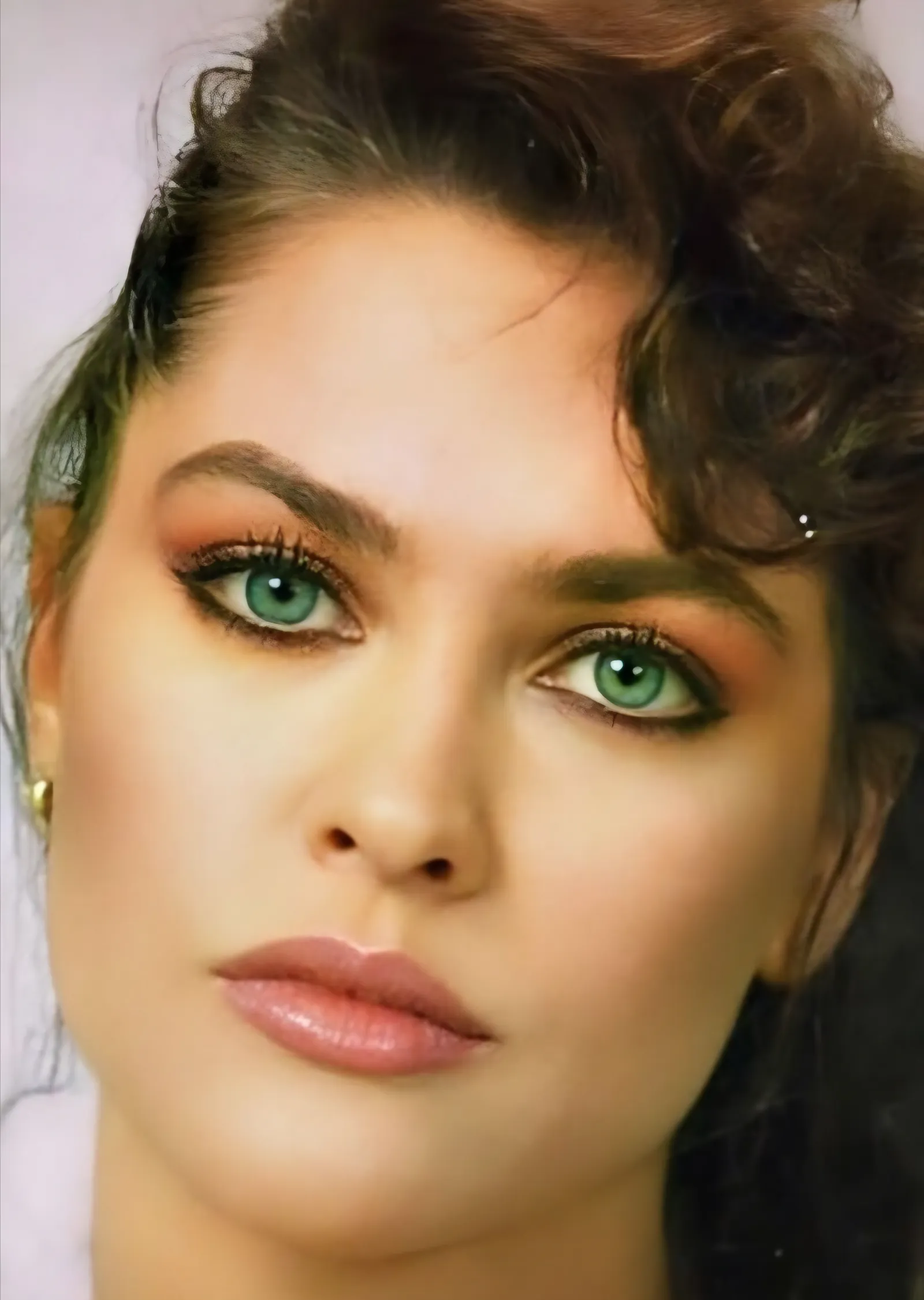 Hülya Avşar - Yeşil Gözlü Portre metal tablo