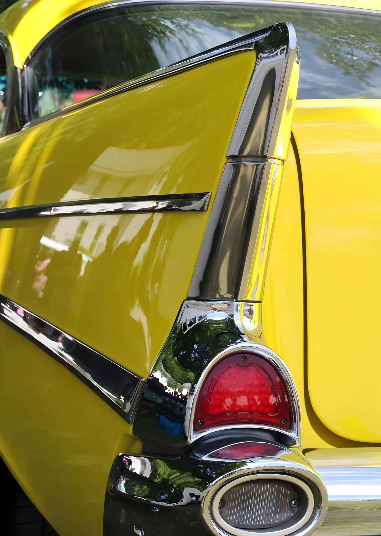 1957 Chevrolet Bel Air: Klasik Sarı Araba metal tablo