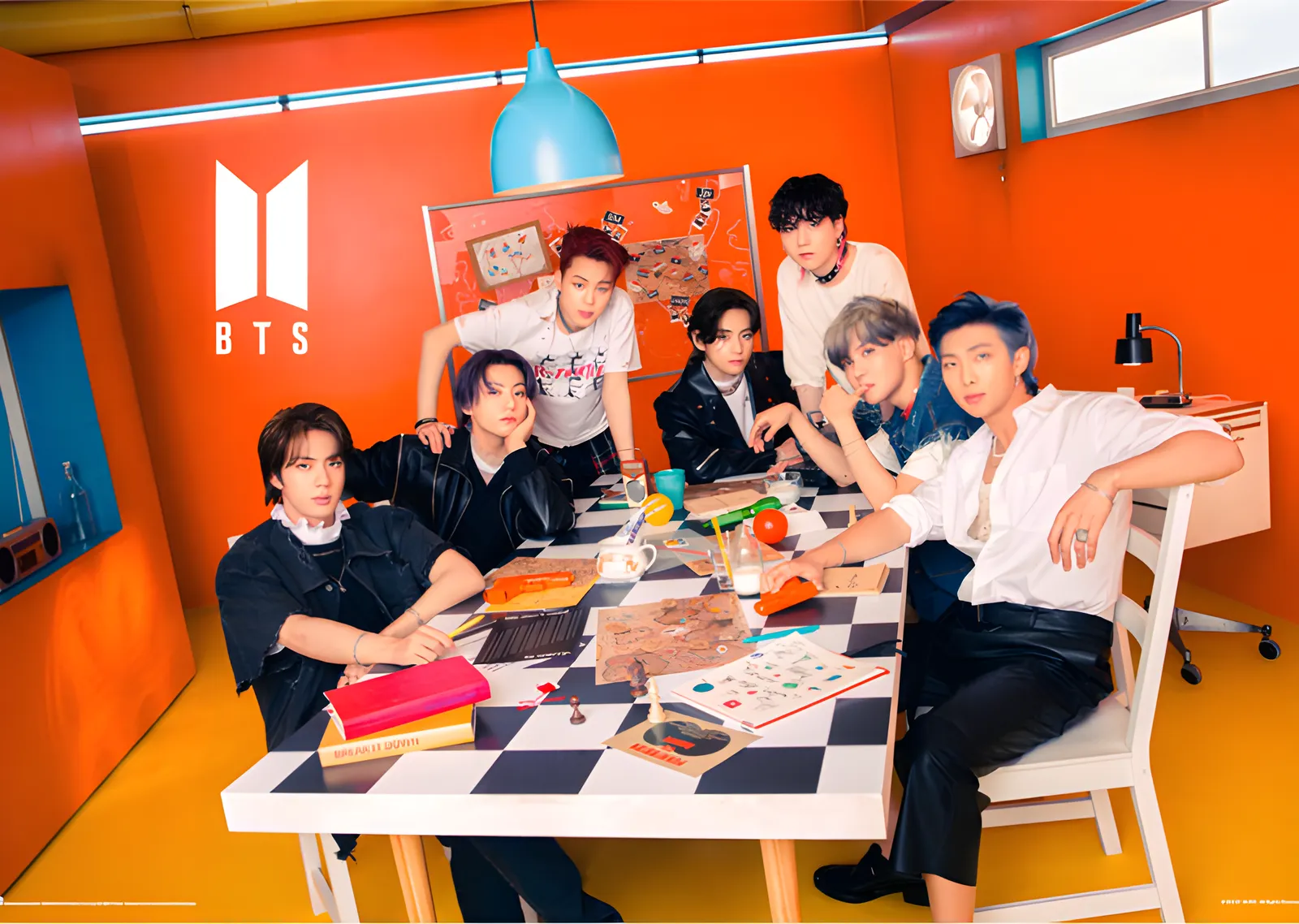 BTS: Masa Başında metal tablo
