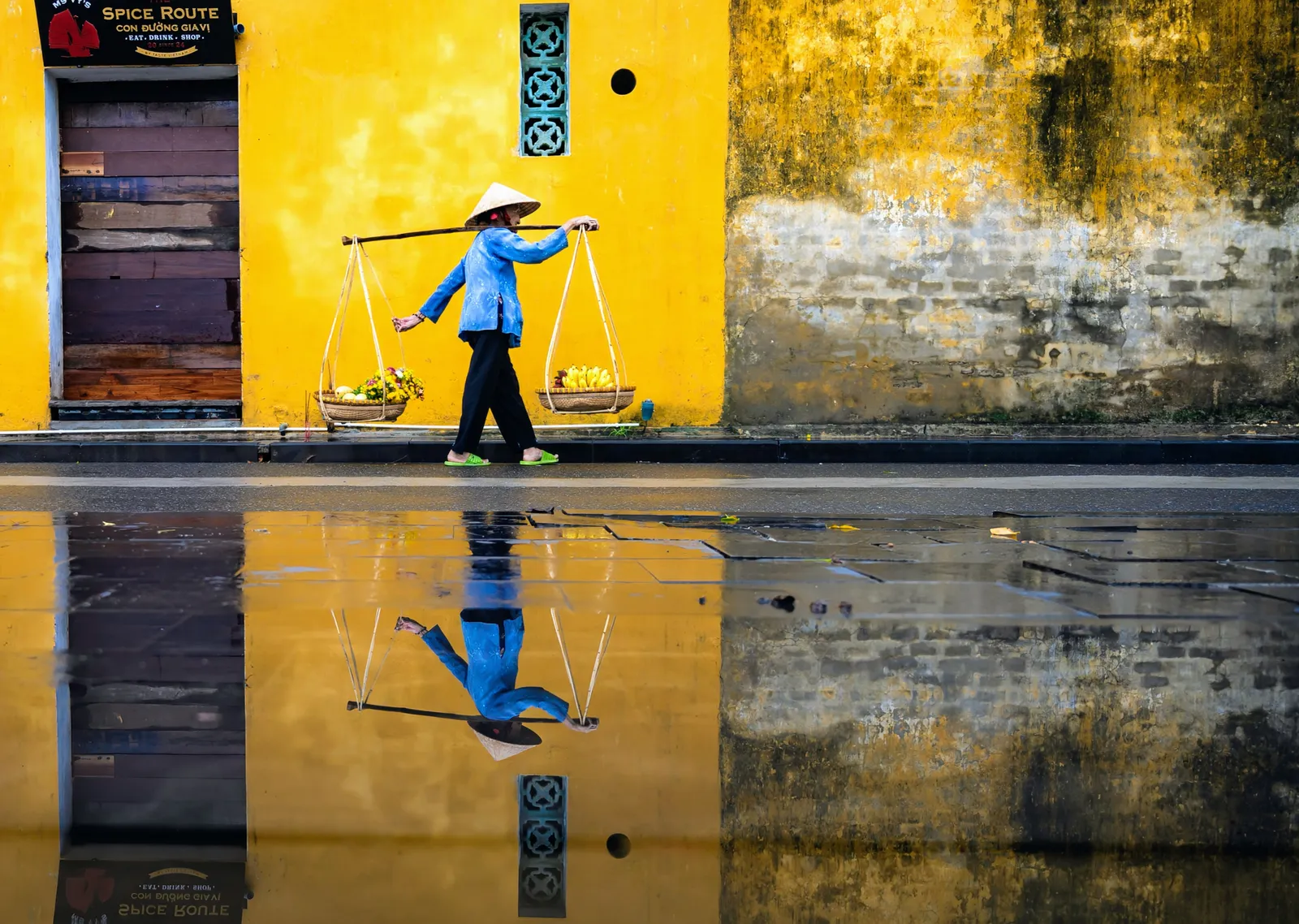 Hoi An: Sarı Duvar ve Seyyar Satıcı metal tablo
