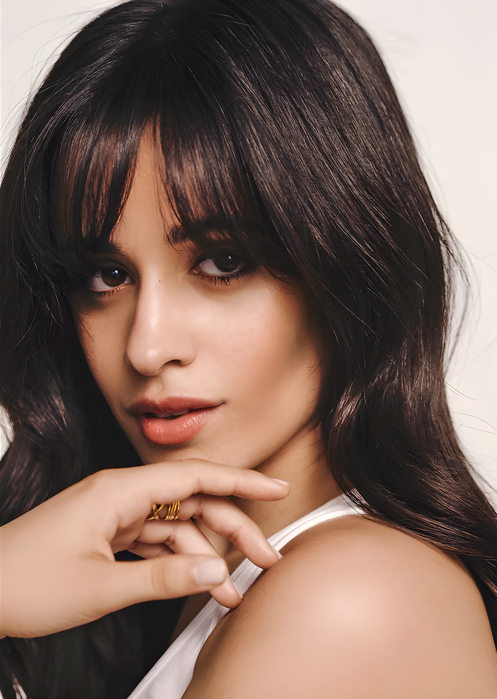 Camila Cabello: Doğal Işık Portresi metal tablo