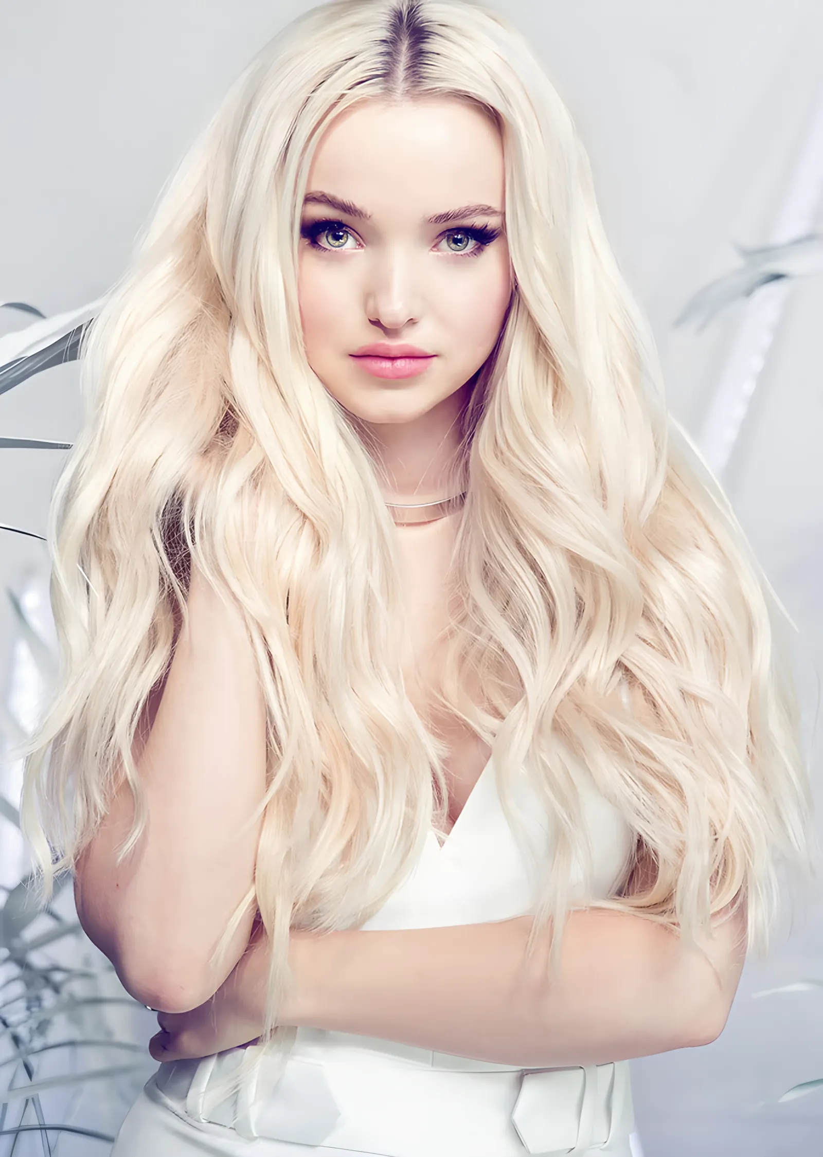 Dove Cameron - Beyaz Tonlar metal tablo