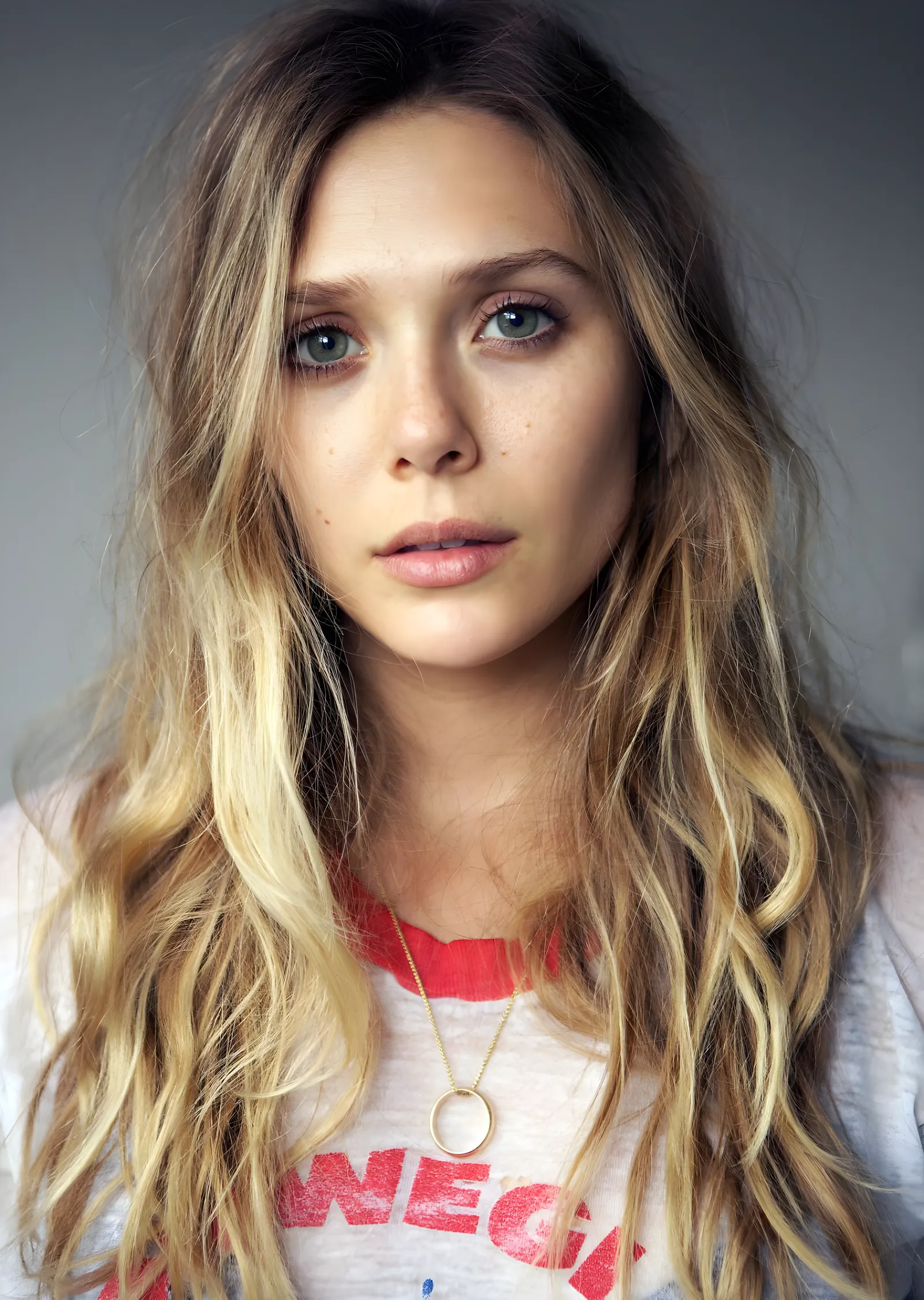 Elizabeth Olsen - Doğal Portre metal tablo