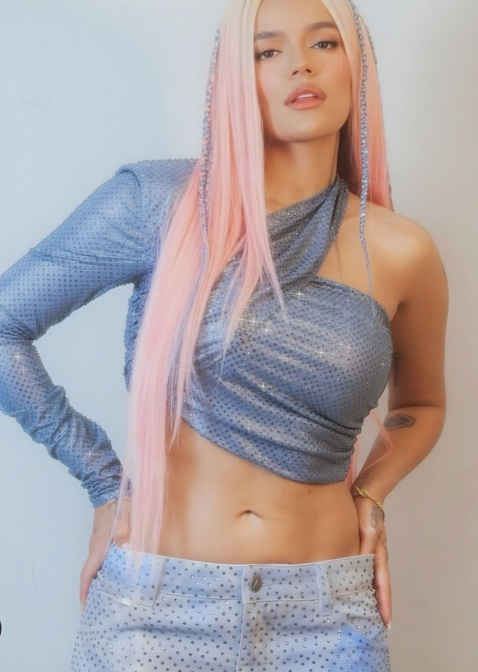 KAROL G - Pembe Saç metal tablo