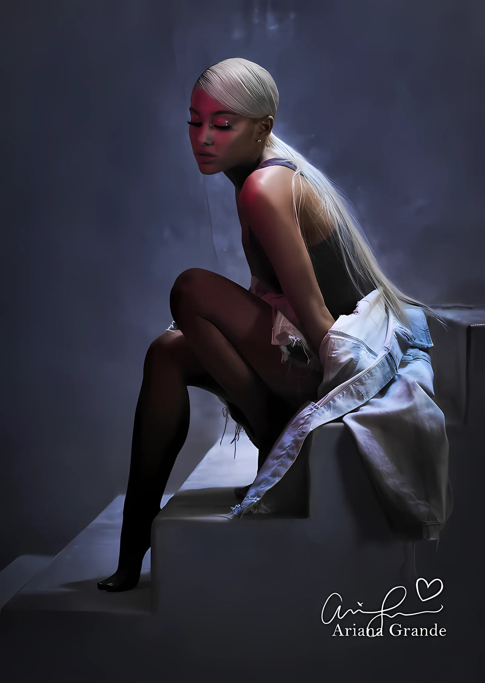 Ariana Grande - Gri Zeminde Oturuş metal tablo