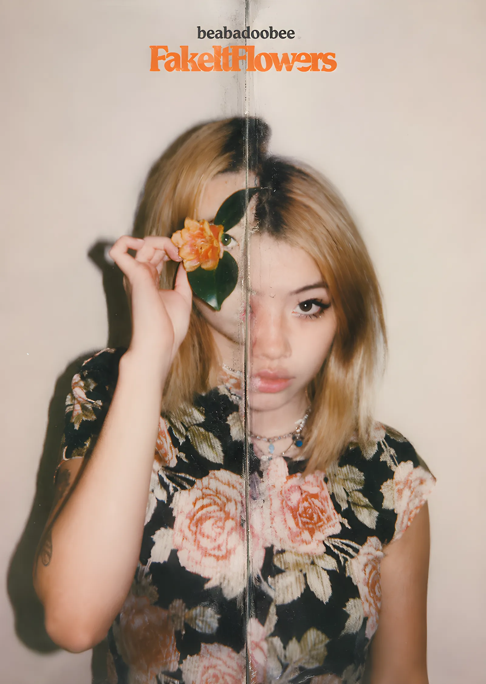 beabadoobee - Fake It Flowers metal tablo
