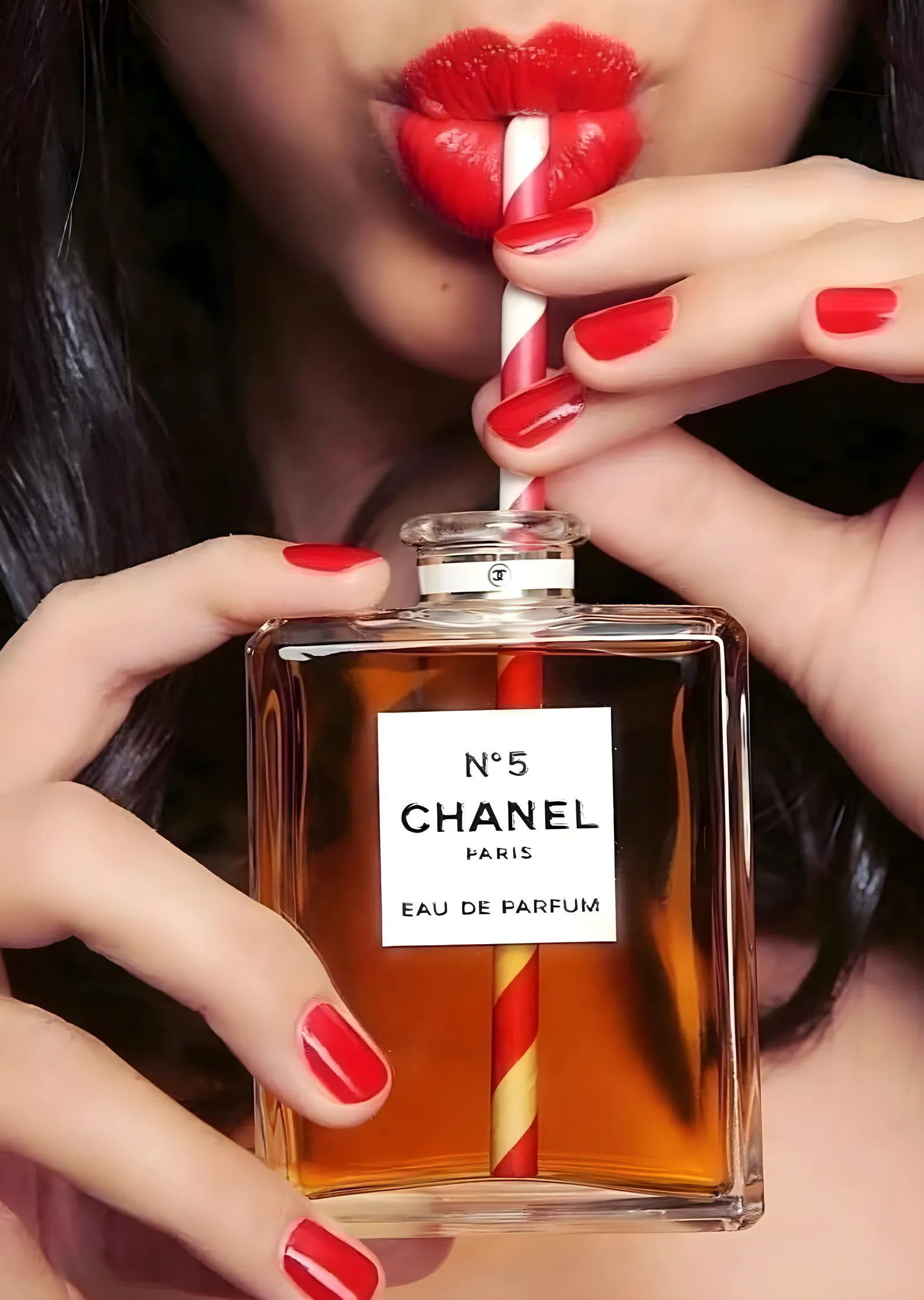 Chanel N°5: Zamansız Zarafet metal tablo