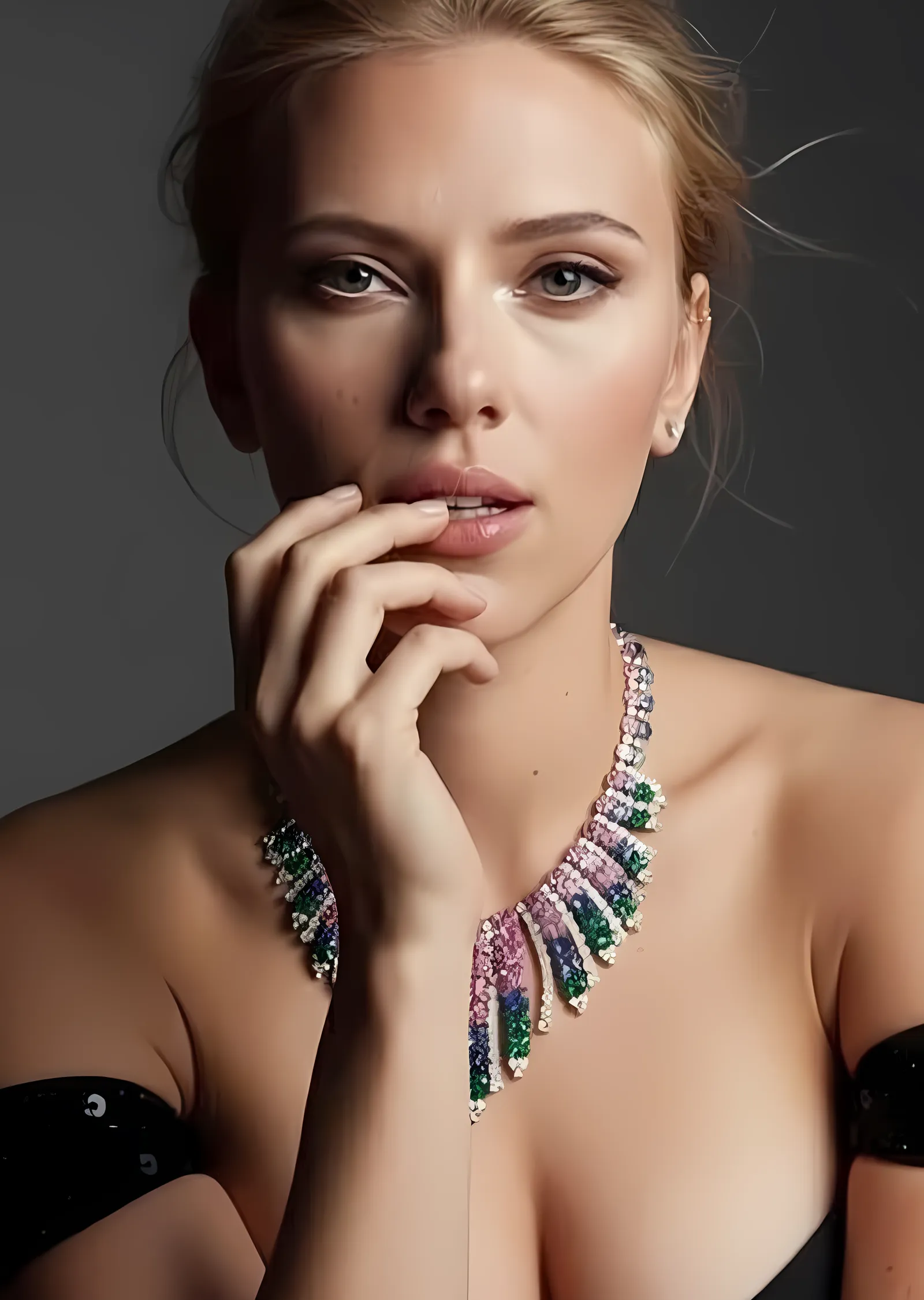 Scarlett Johansson: Kolye metal tablo