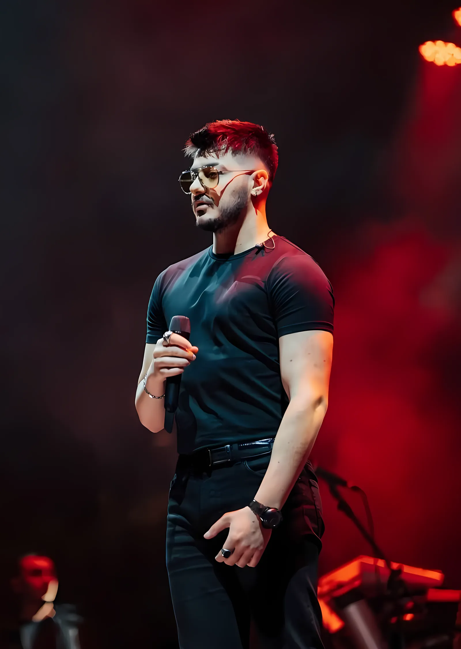 Semicenk - Sahne Işıklarında metal tablo