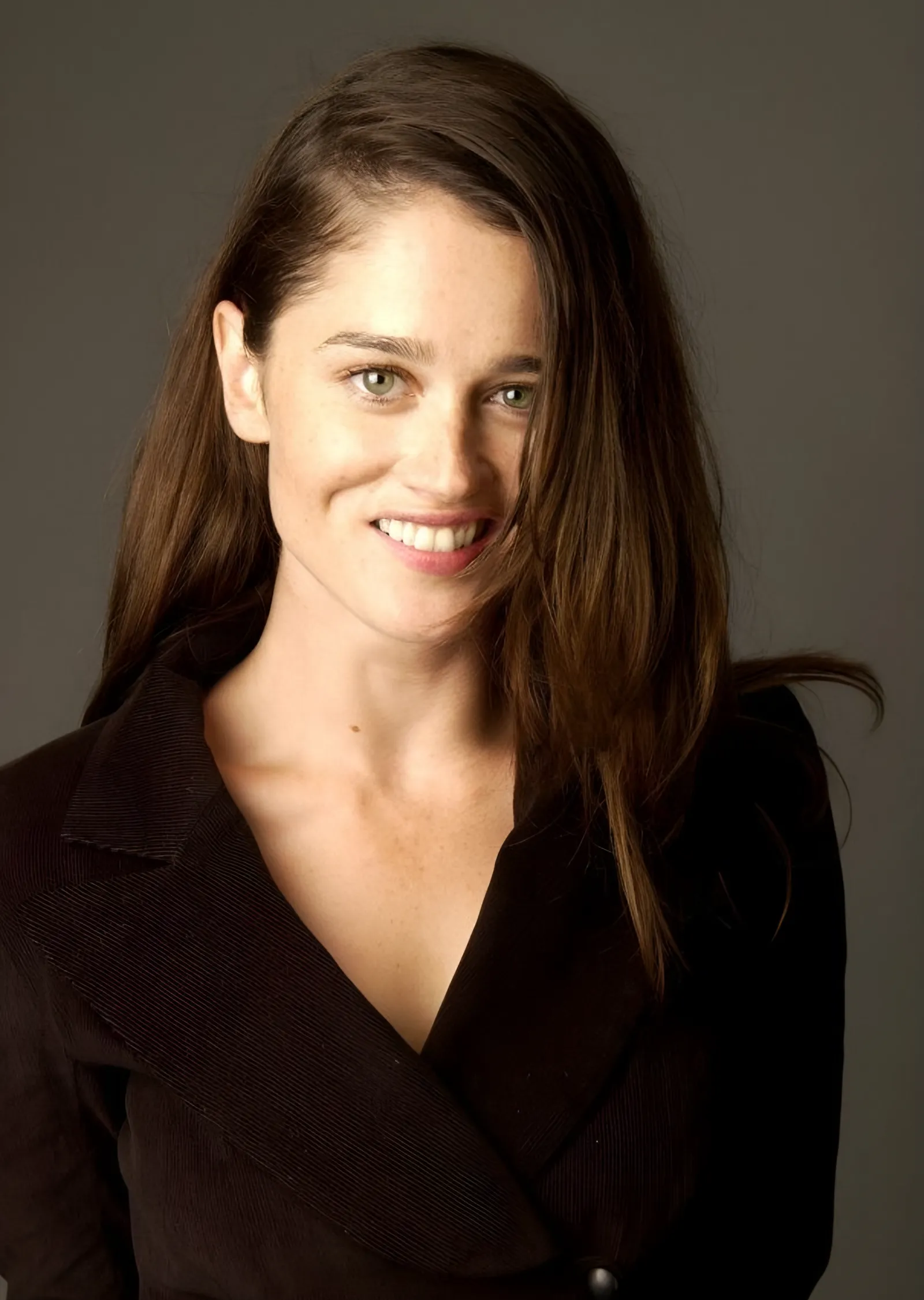 Robin Tunney: Siyah Ceketli Gülümseme metal tablo