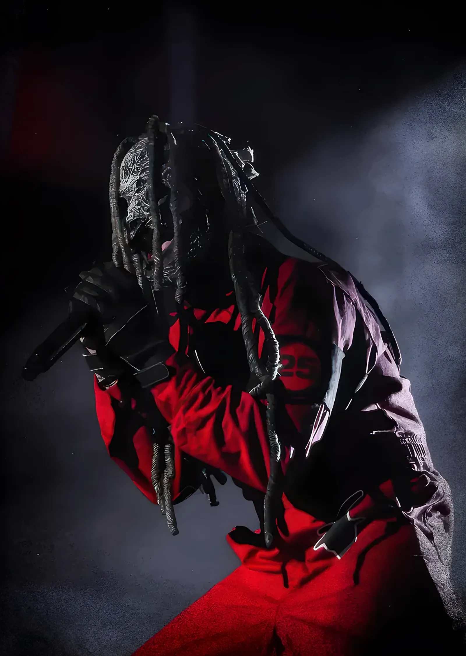 Slipknot: Kızıl Işıkta Dreadlockli Maske metal tablo