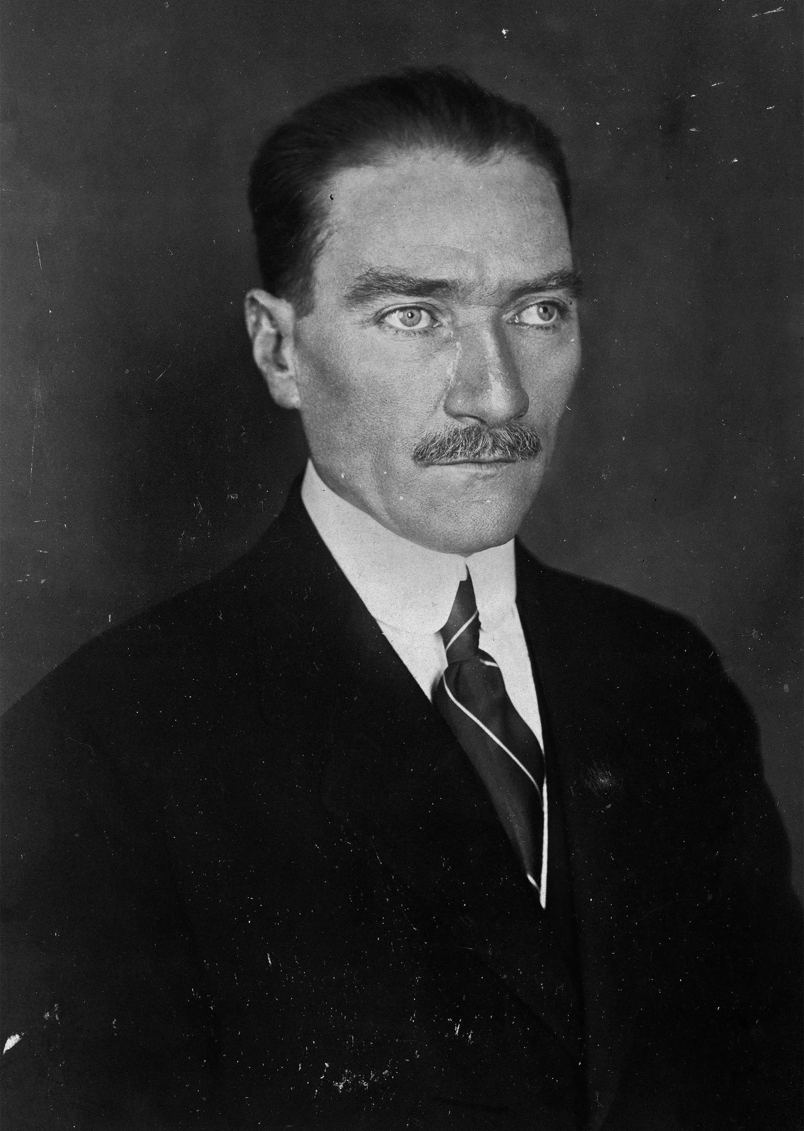 Mustafa Kemal Atatürk Stüdyo Portresi metal tablo