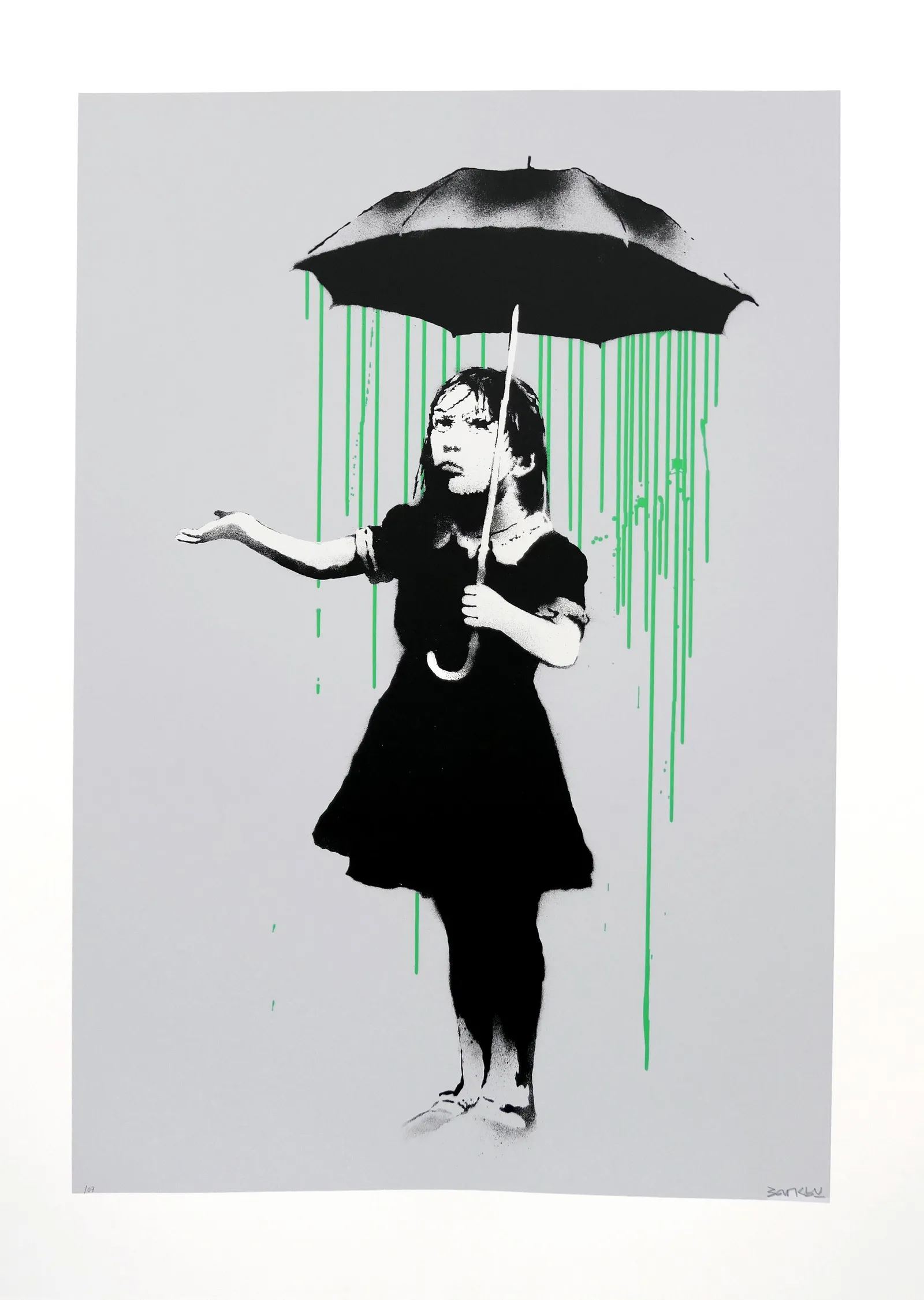 Banksy Kız - Siyah Elbiseli Kız ve Yeşil Damlacıklı Şemsiye metal tablo