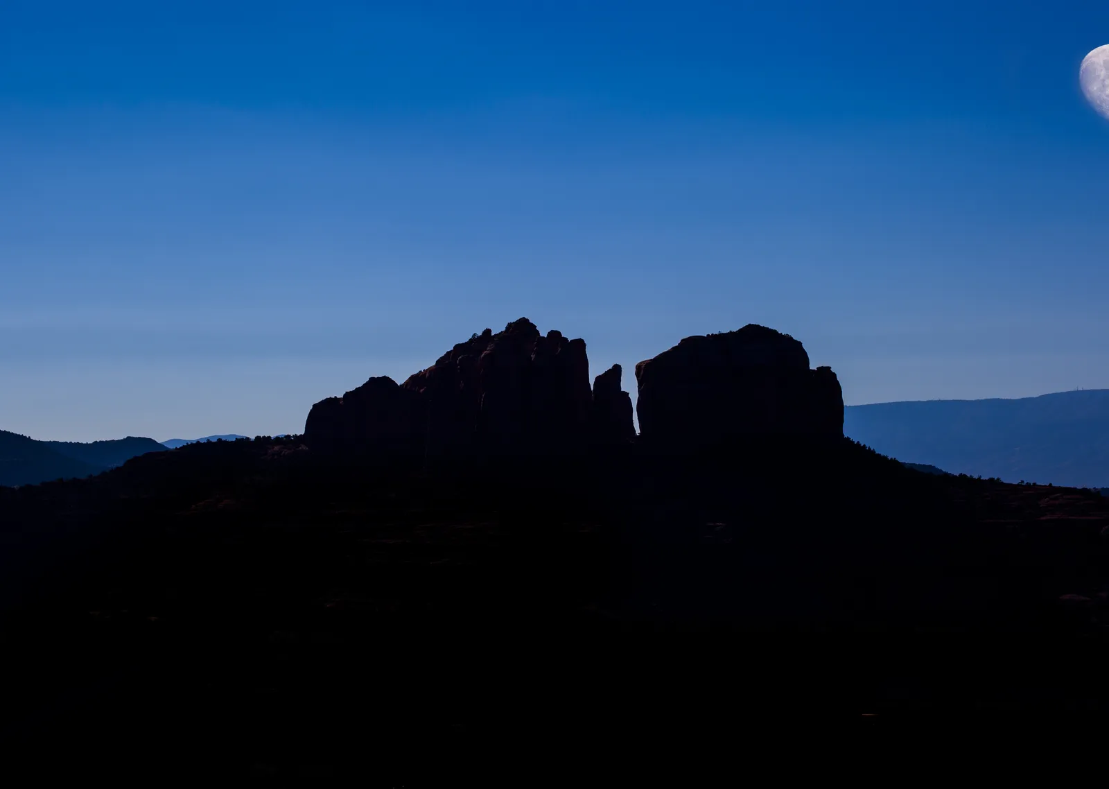 Sedona Gece Görüntüsü: Dolunay ve Kaya Formasyonları metal tablo