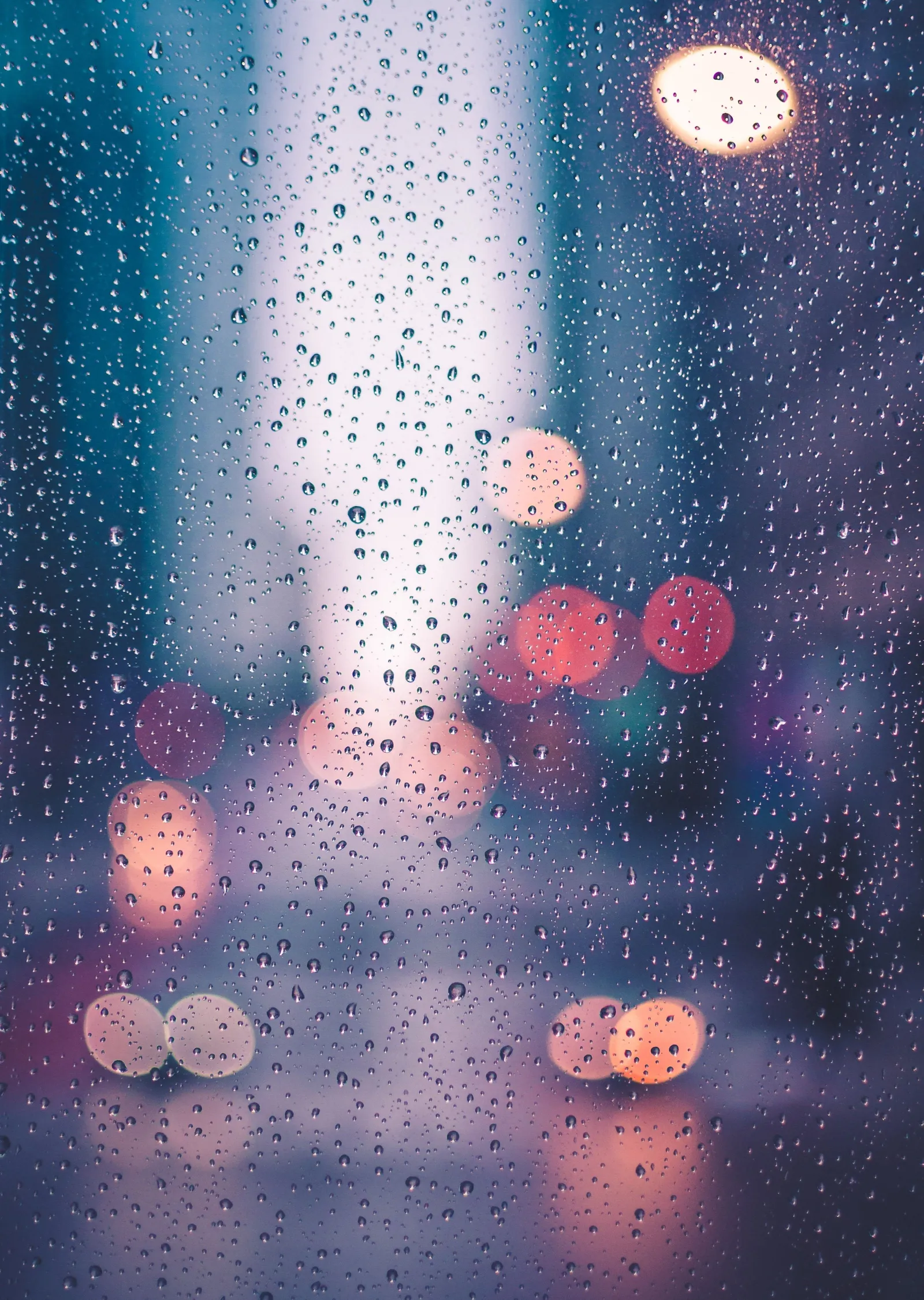 Yağmurlu Şehir: Bokeh Işıkları metal tablo