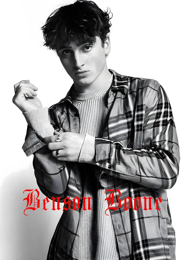 Benson Boone - Siyah Beyaz Portre metal tablo