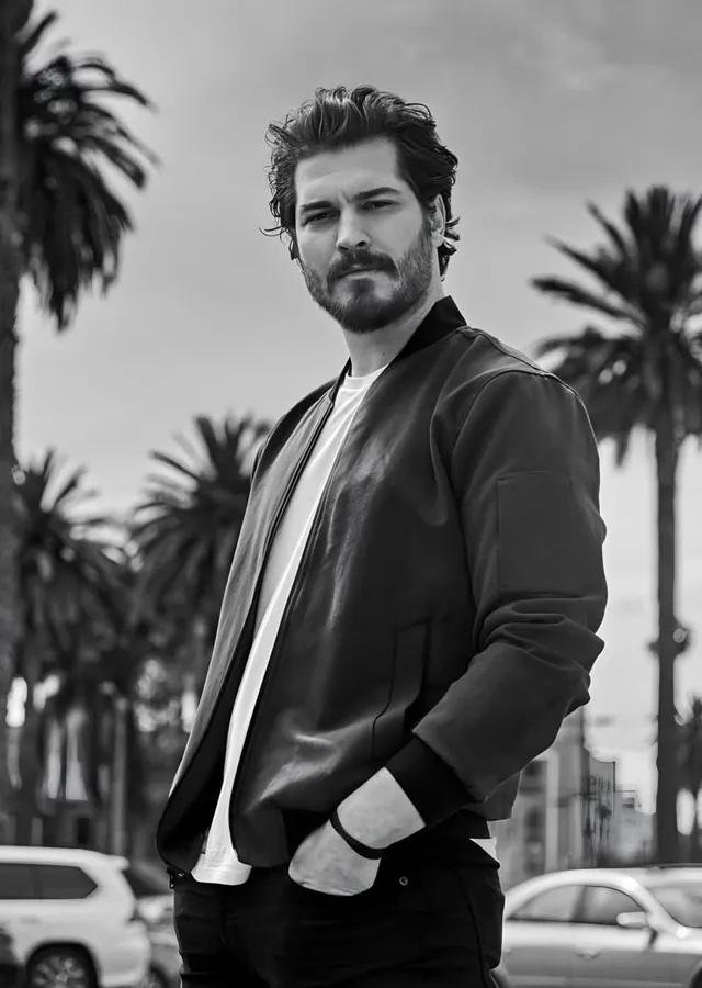 Çağatay Ulusoy: Palmiyeler Altında metal tablo