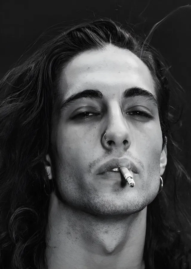 Damiano David: Siyah Beyaz Yakın Kare metal tablo