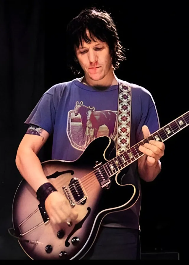 Elliott Smith - Gitarla Sahnede metal tablo