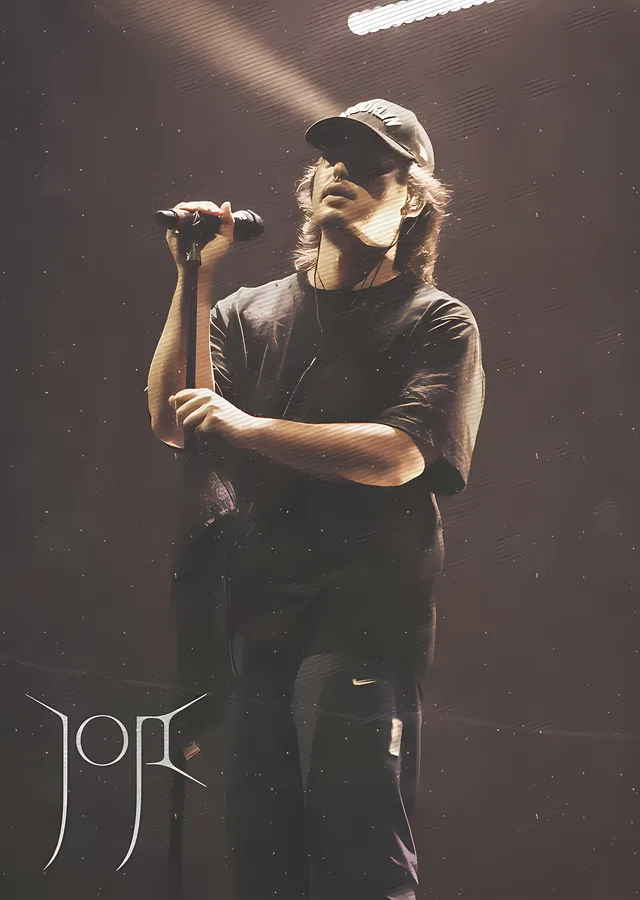 Joji - Mikrofon Başında metal tablo